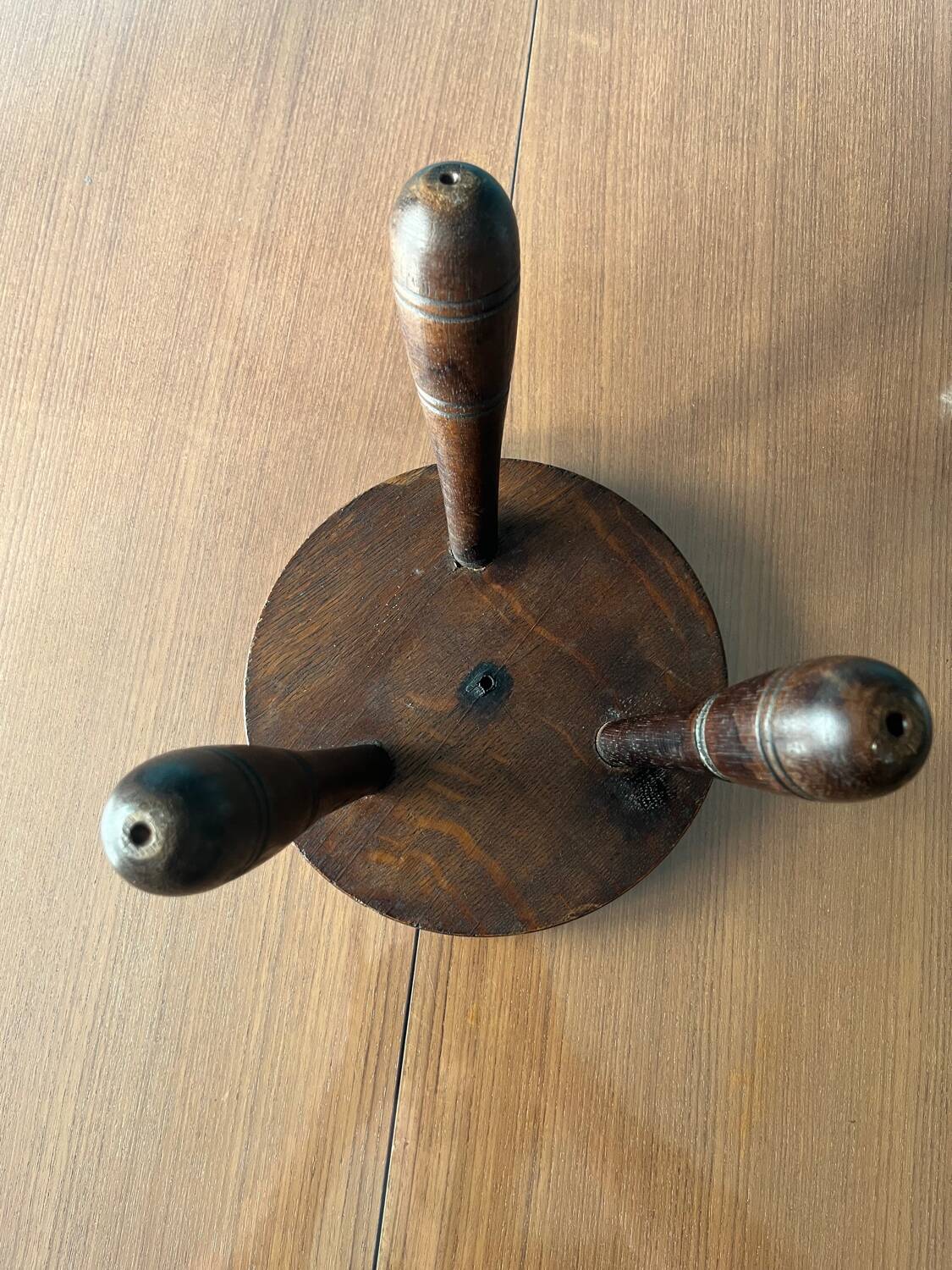Petit tabouret tripode ou porte plante