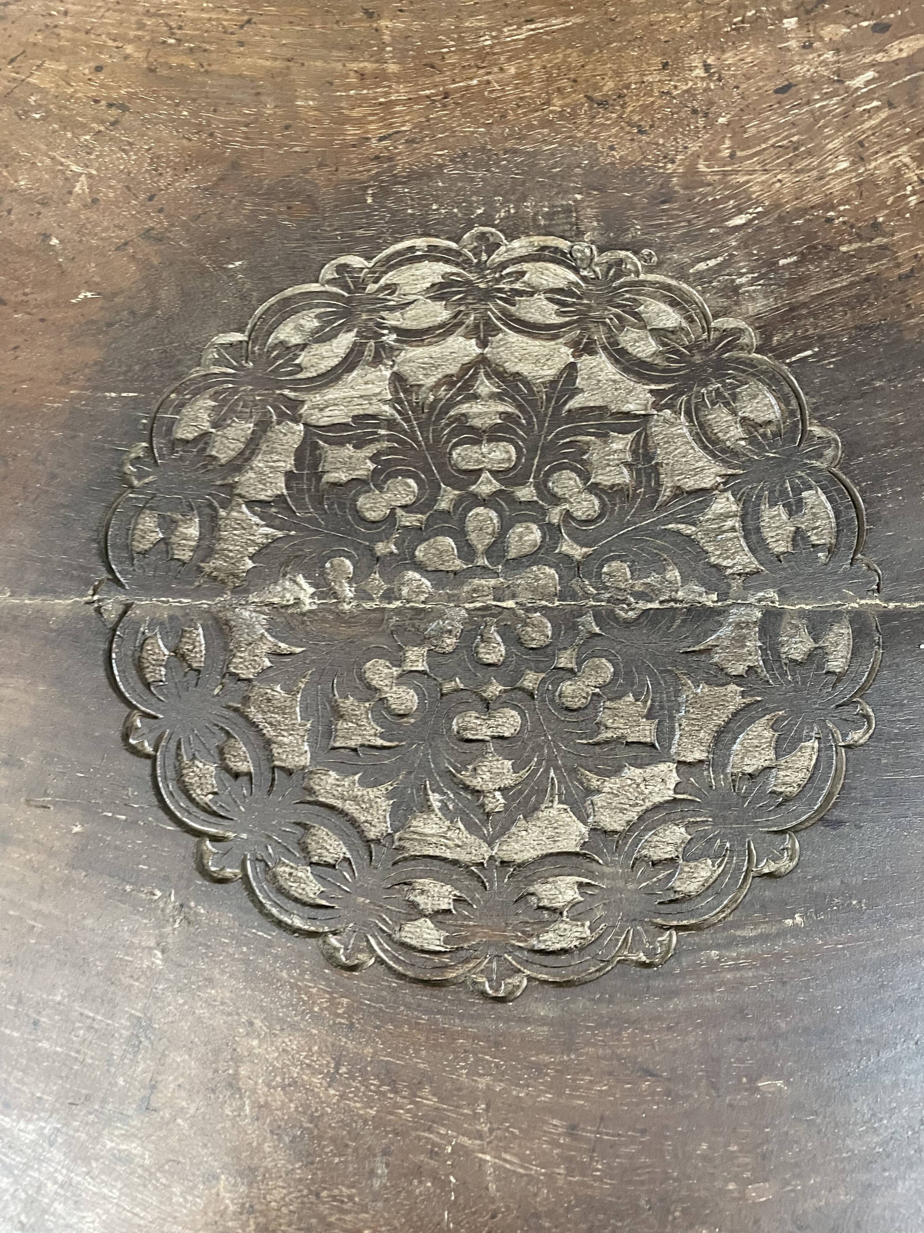 Ancient india square coffee table in solid teak wood decorated with a rosette