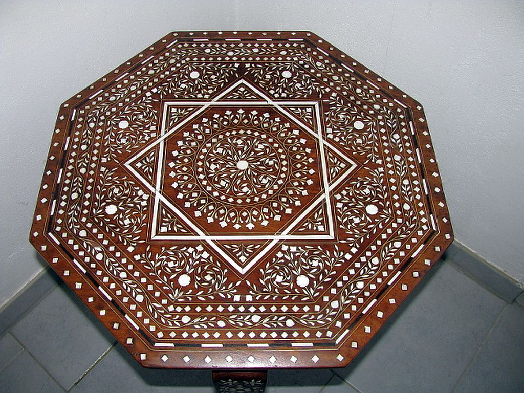 Table basse indienne « Ccic » des années 1970