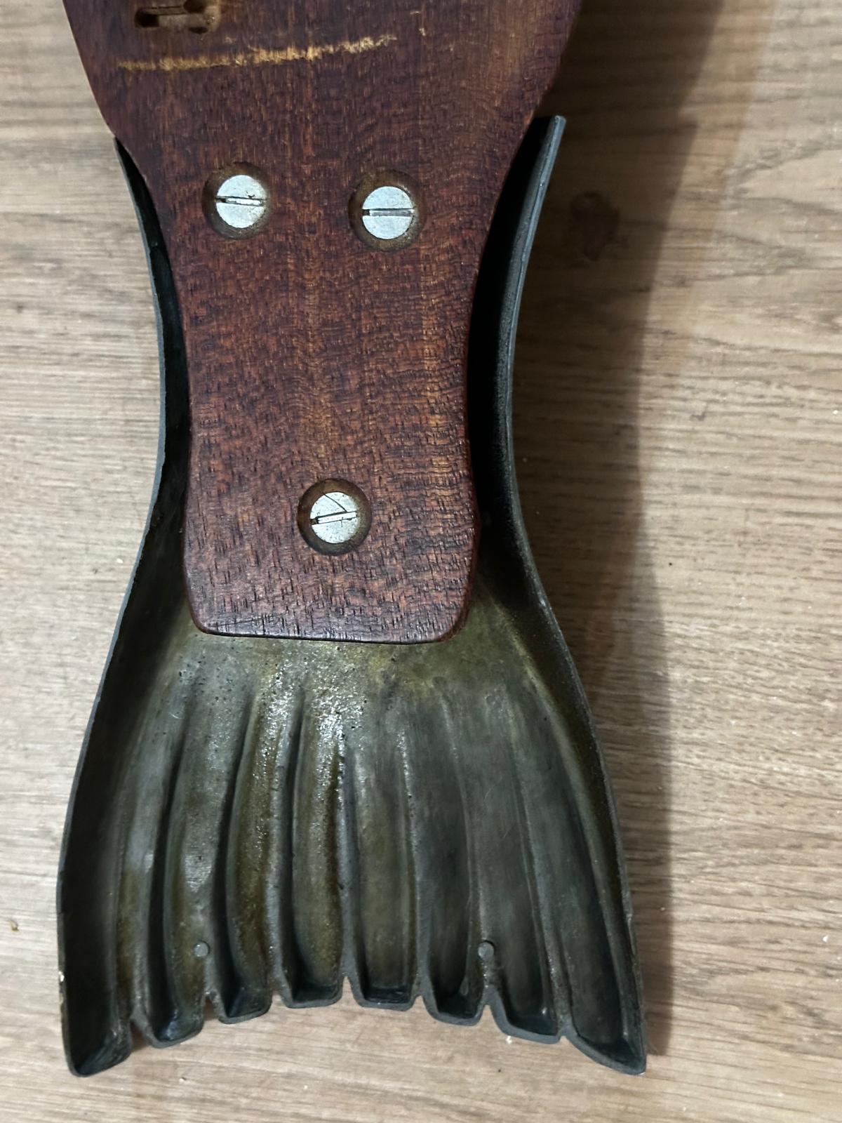 Plat poisson vintage bois et Métal– plateau de service saumon/truite –