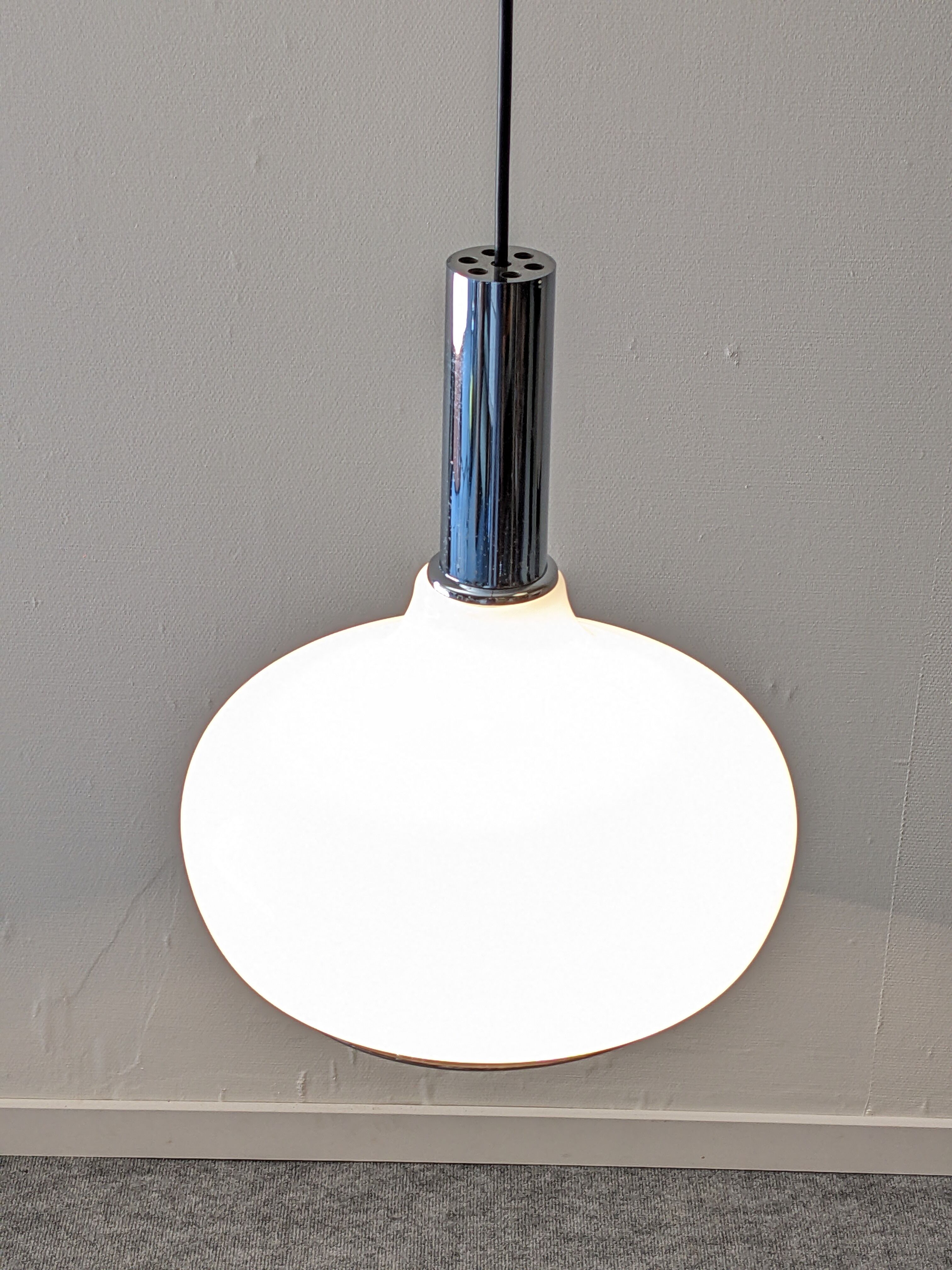 Suspension en opaline blanche des années 60/70