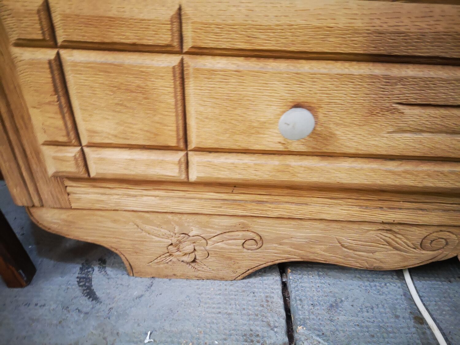 Aerogummed chest of drawers