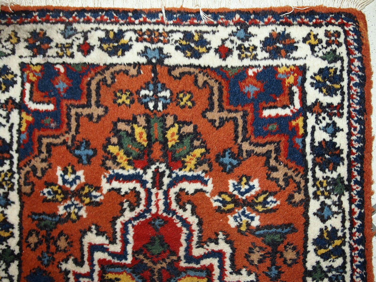 Vintage Persian Hamaadan done hand 40cm x 59cm carpet 1970 s