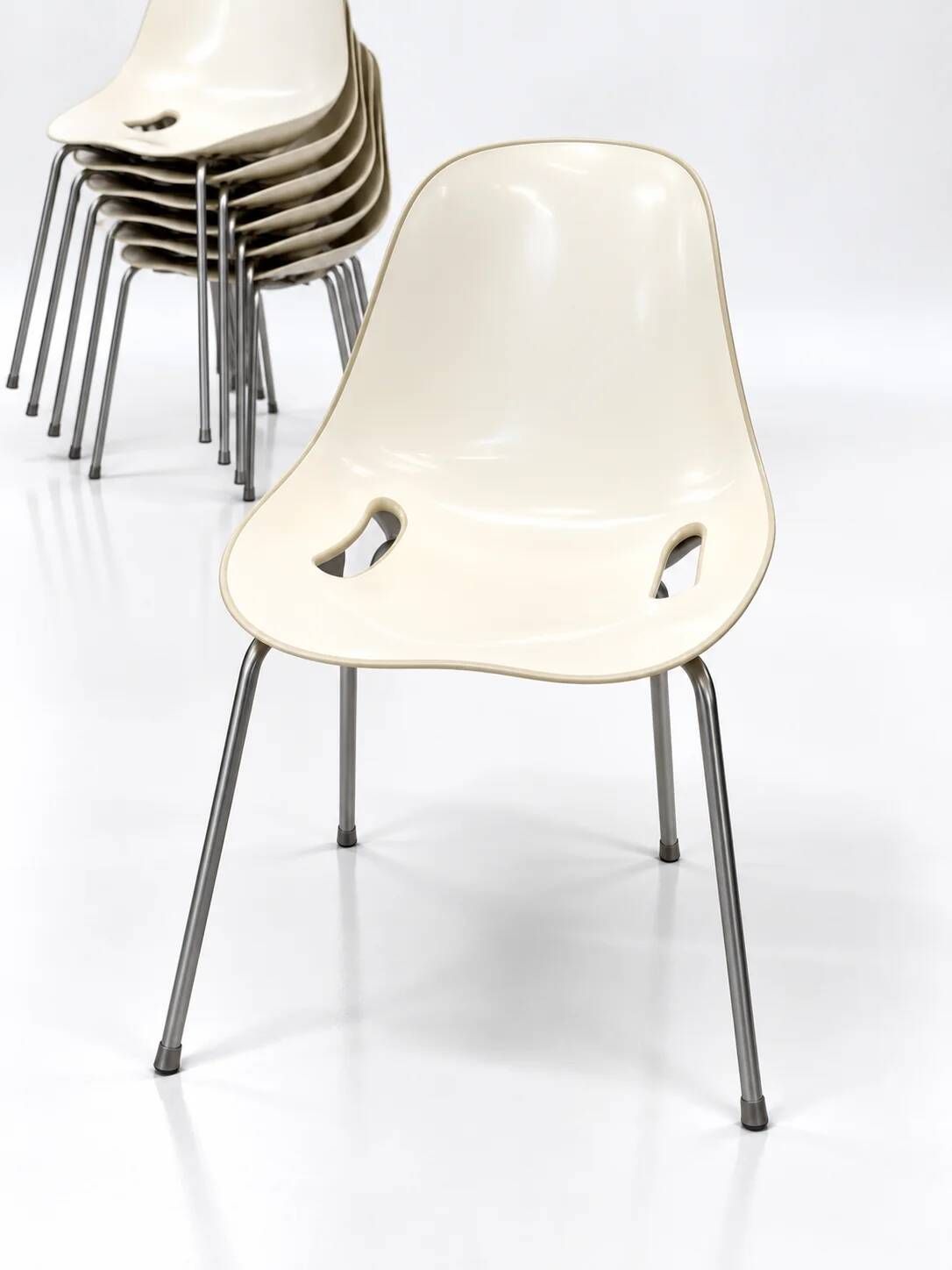 Set of 6 stackable chairs "Lola" by Syn Design