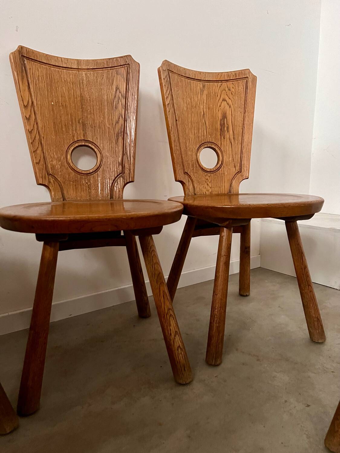 Set of 5 vintage 70s Brutalist design solid wood chairs