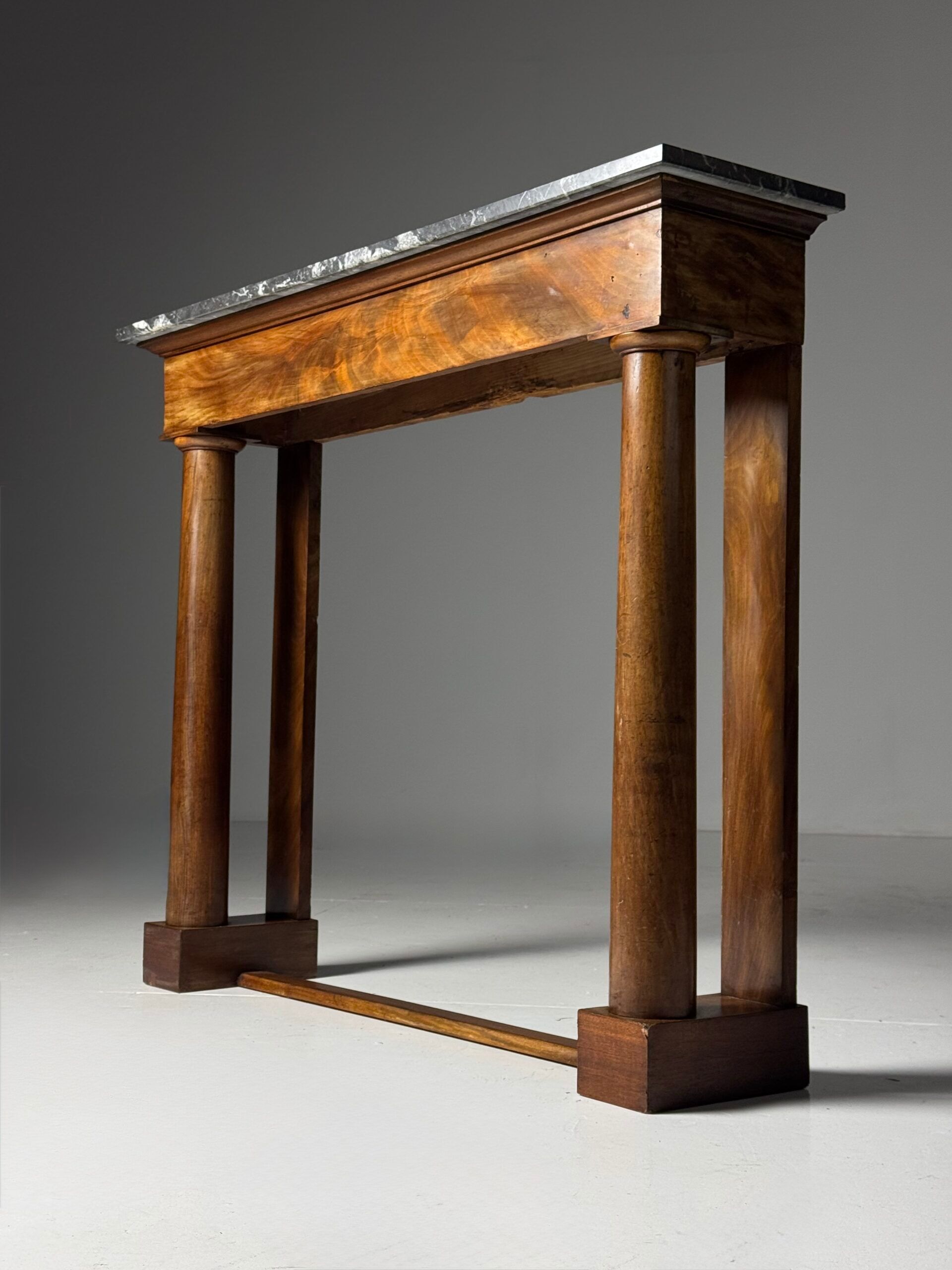 Table d'appoint en acajou de style Empire, 19e siècle