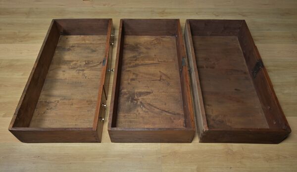 Commode de propriété en merisier, époque Louis XVI – fin XVIIIe