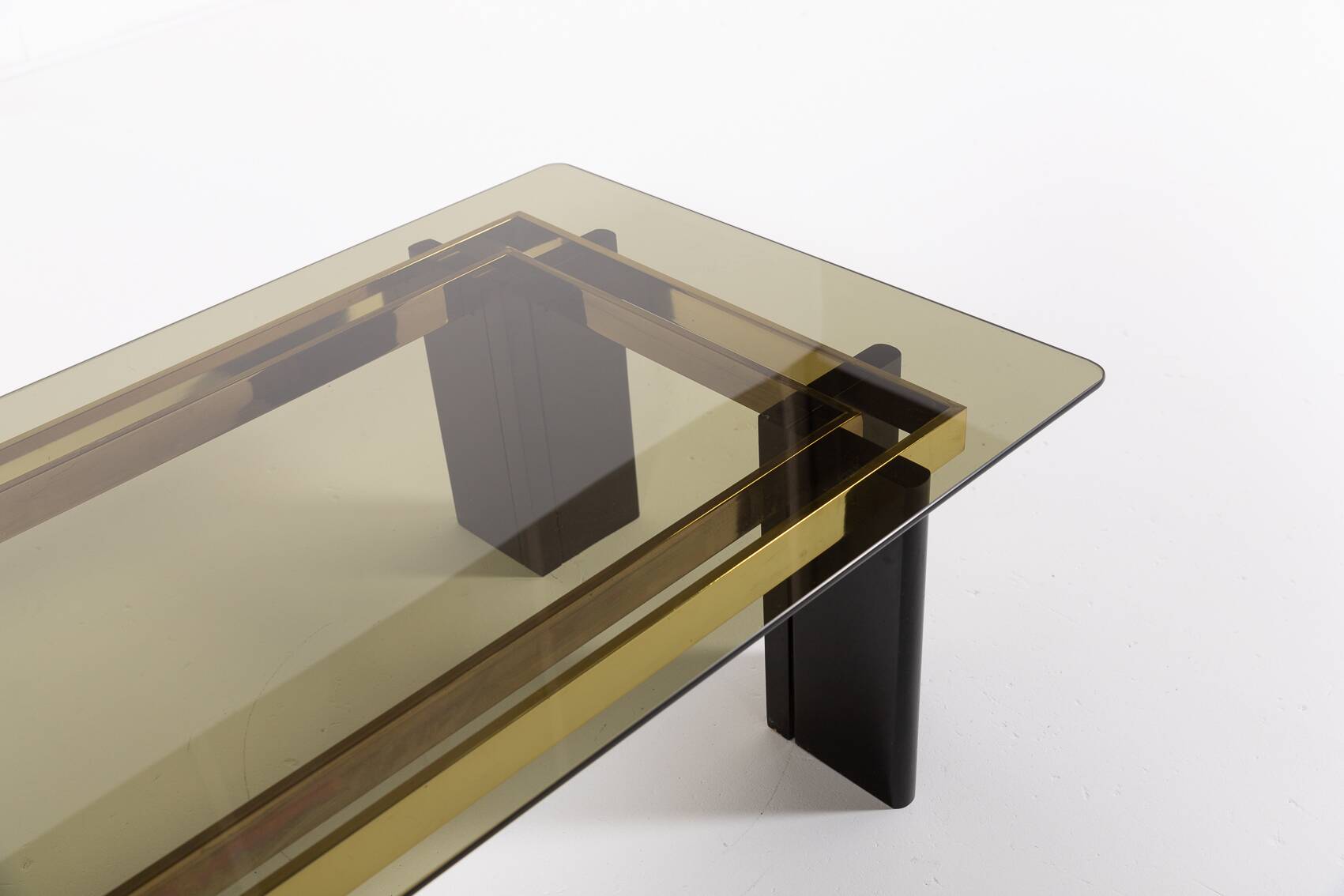 Architectural Italian design coffee table from 1970’s