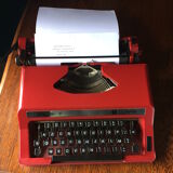 Typist S Olympia 70s typewritern