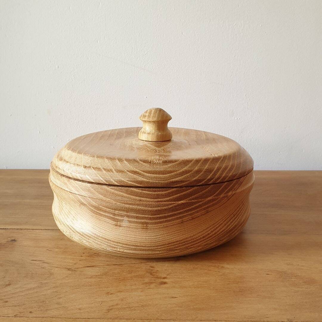 Round wooden box