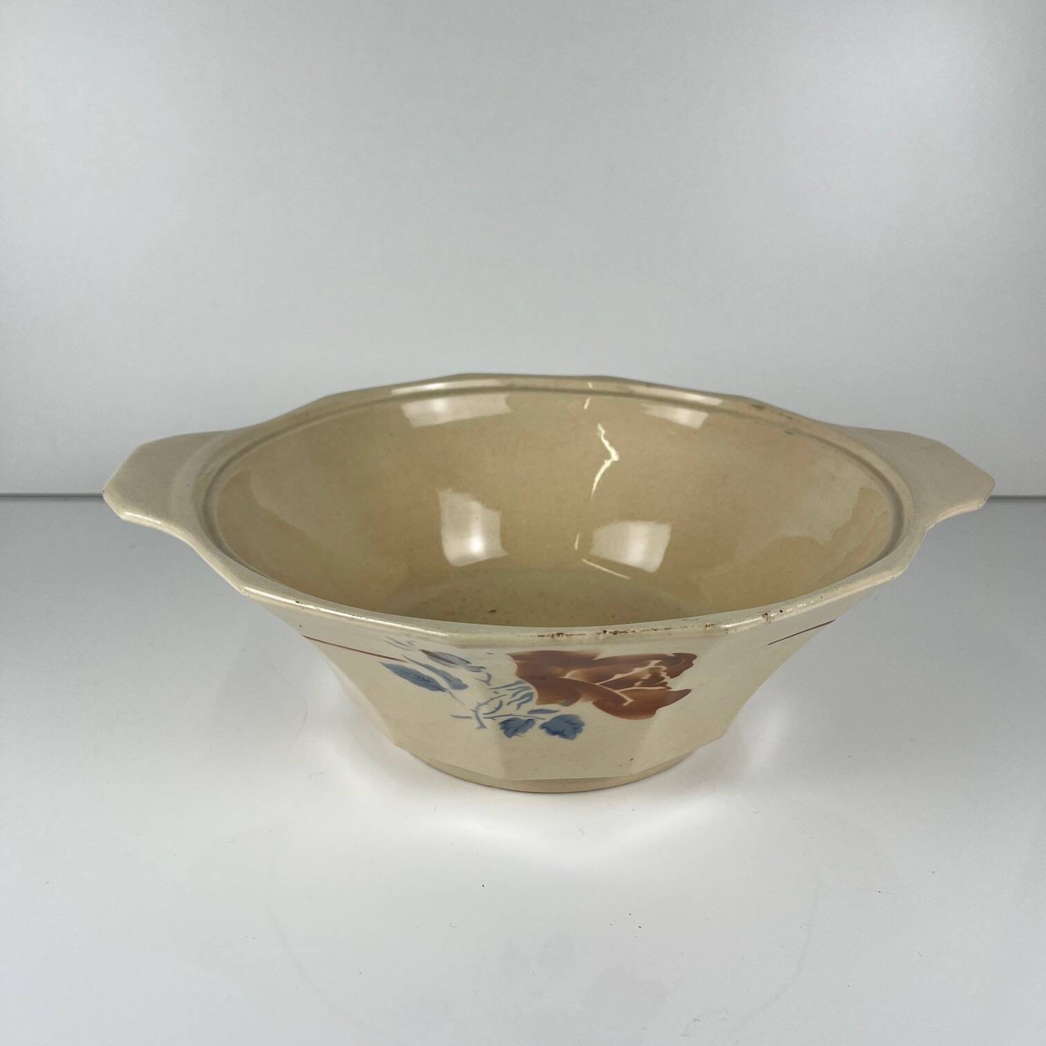 Salad bowl / soup tureen without lid Sarreguemines flower pattern, first me.
