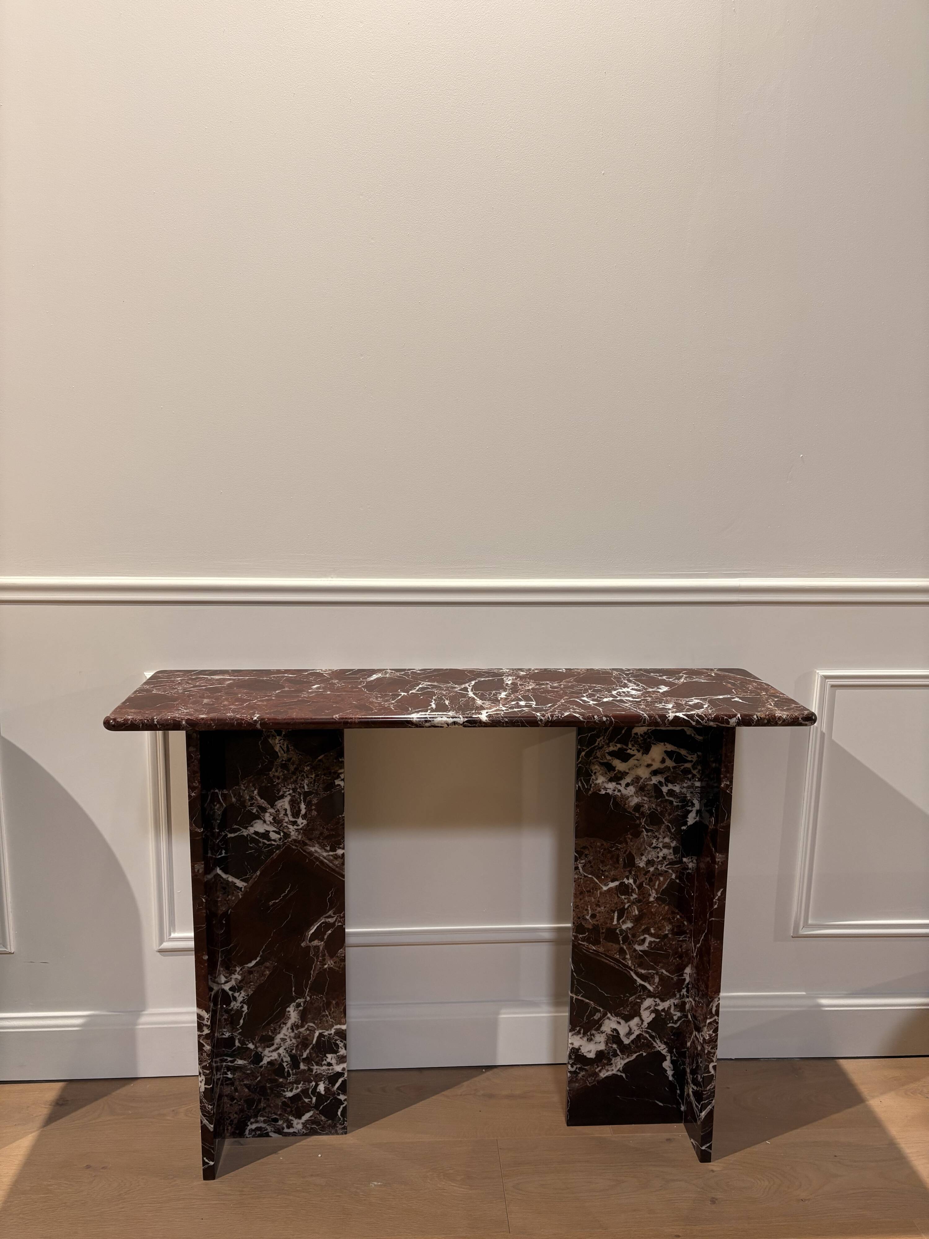 Console in red rosso levanto marble