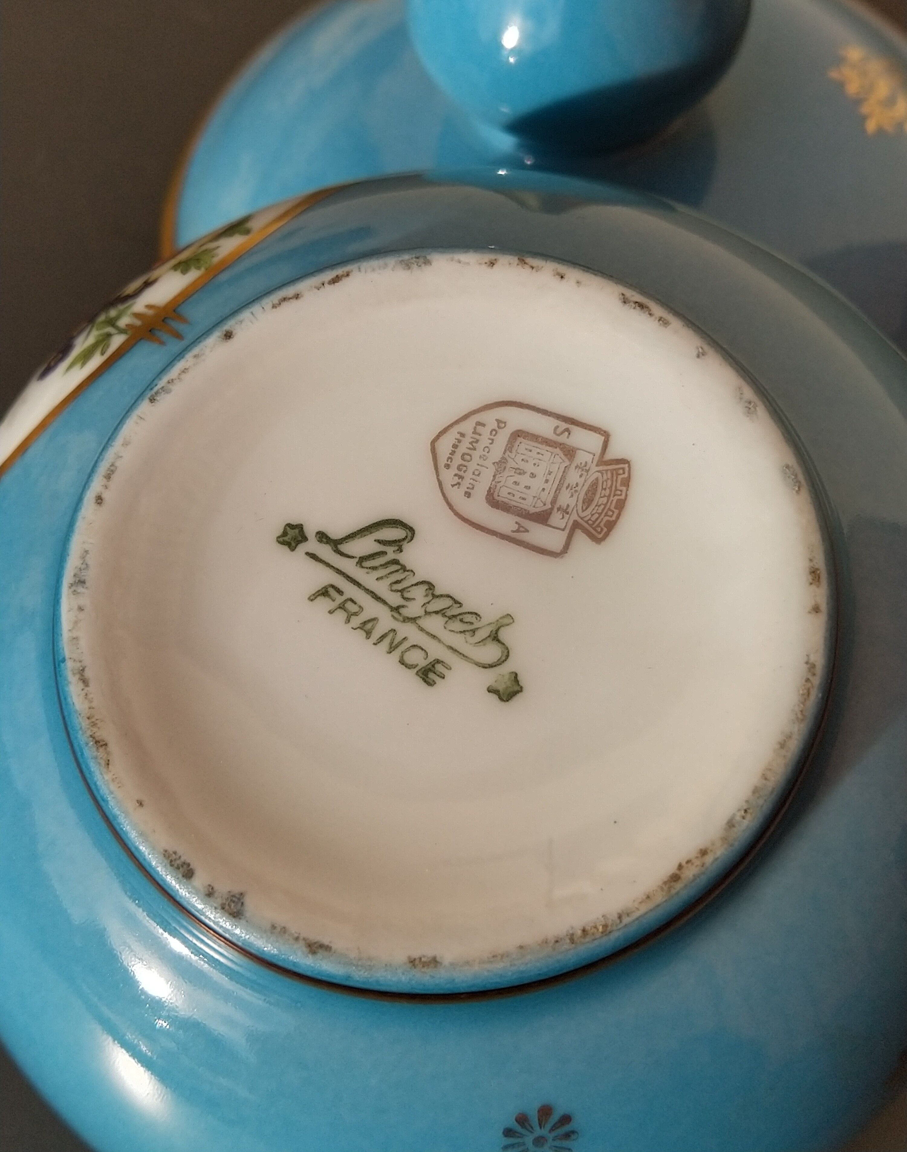 Bonbonnière en porcelaine de Limoges  , vintage