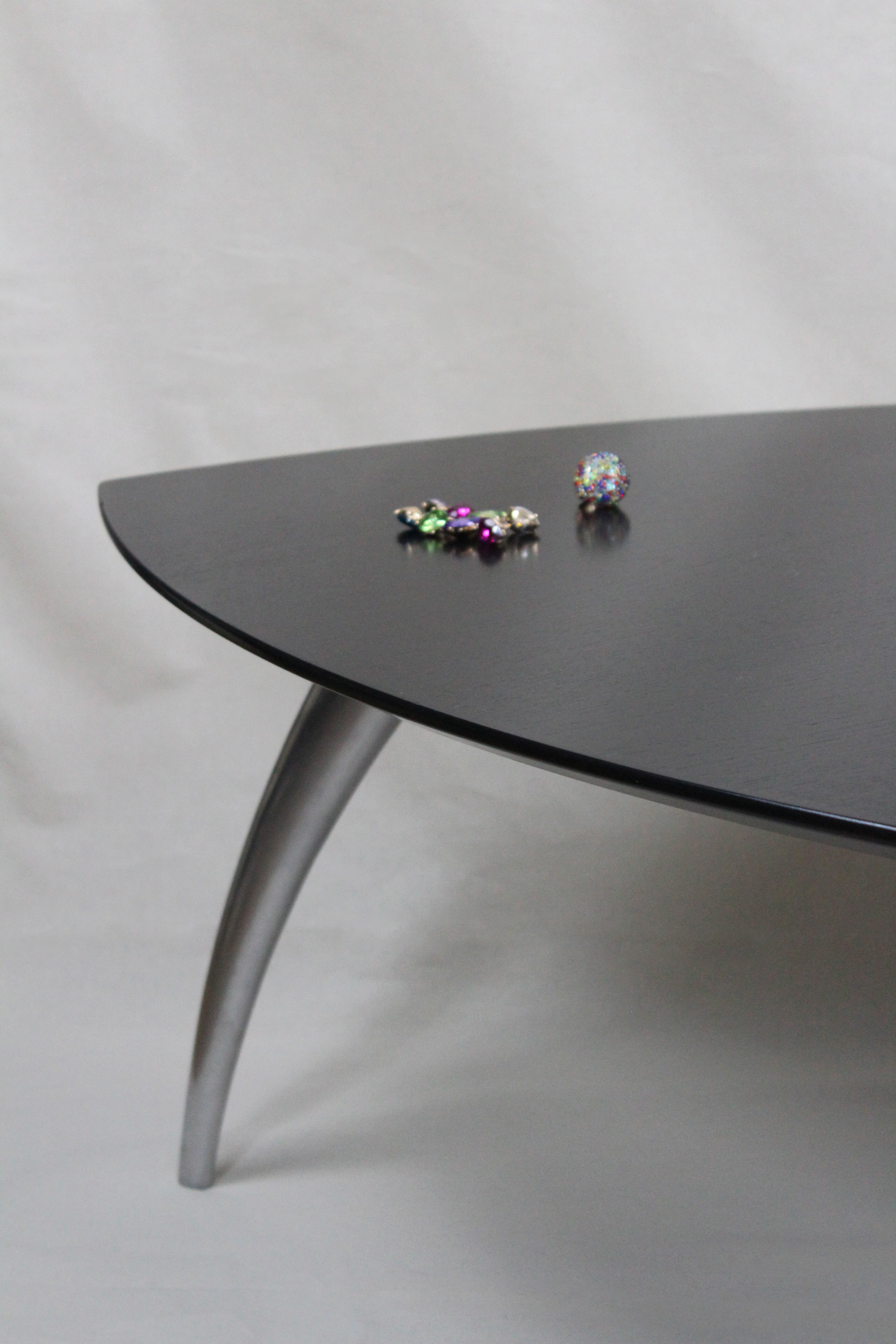Table basse "Tucano" par Marc Berthier circa 1990