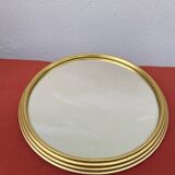 Round mirror in gold metal