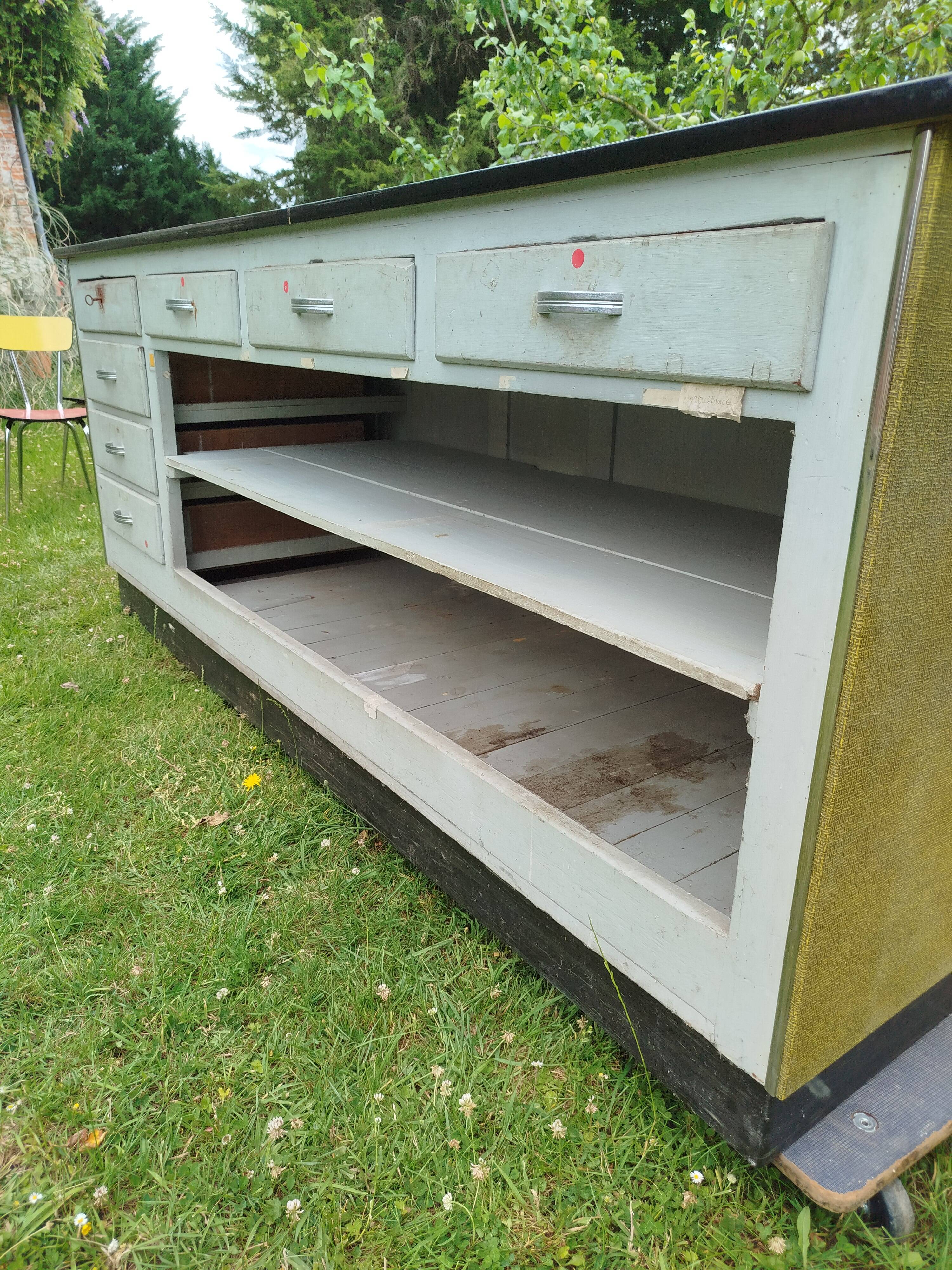 Ancien comptoir de mercerie