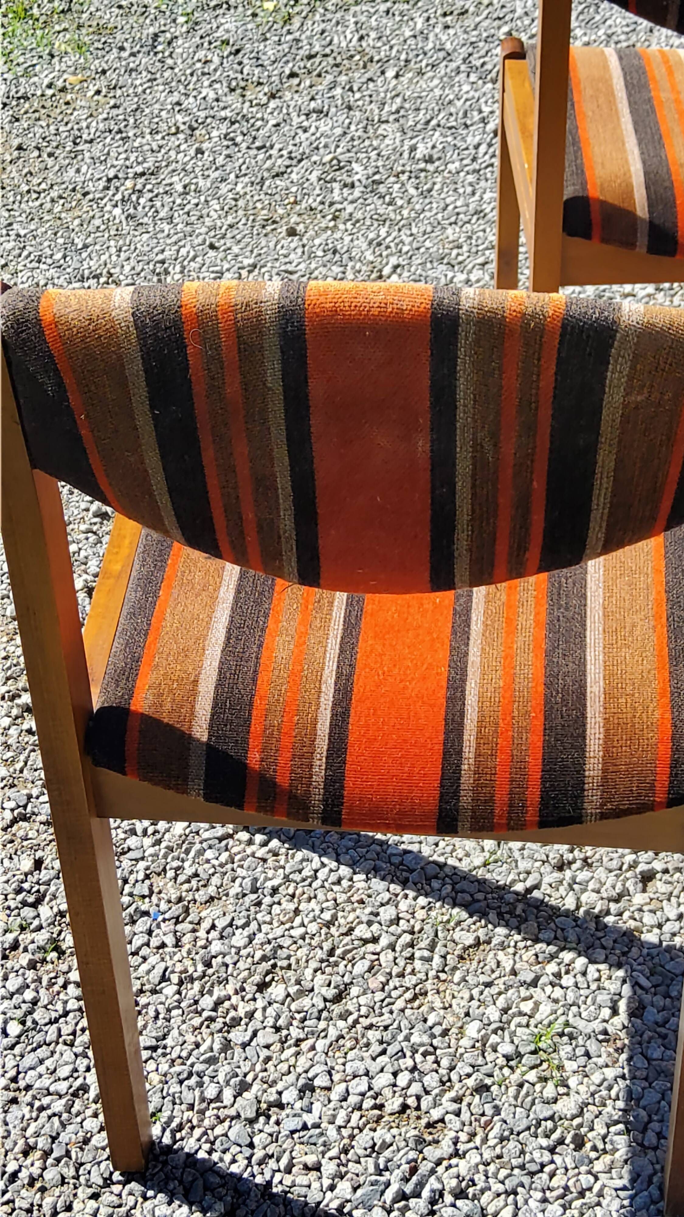 Set of 5 70s designer chairs in beech and orange and brown velvet Self éditeur