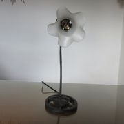 Art deco lamp in hammered wrought iron and tulip in glass, 30s 40s