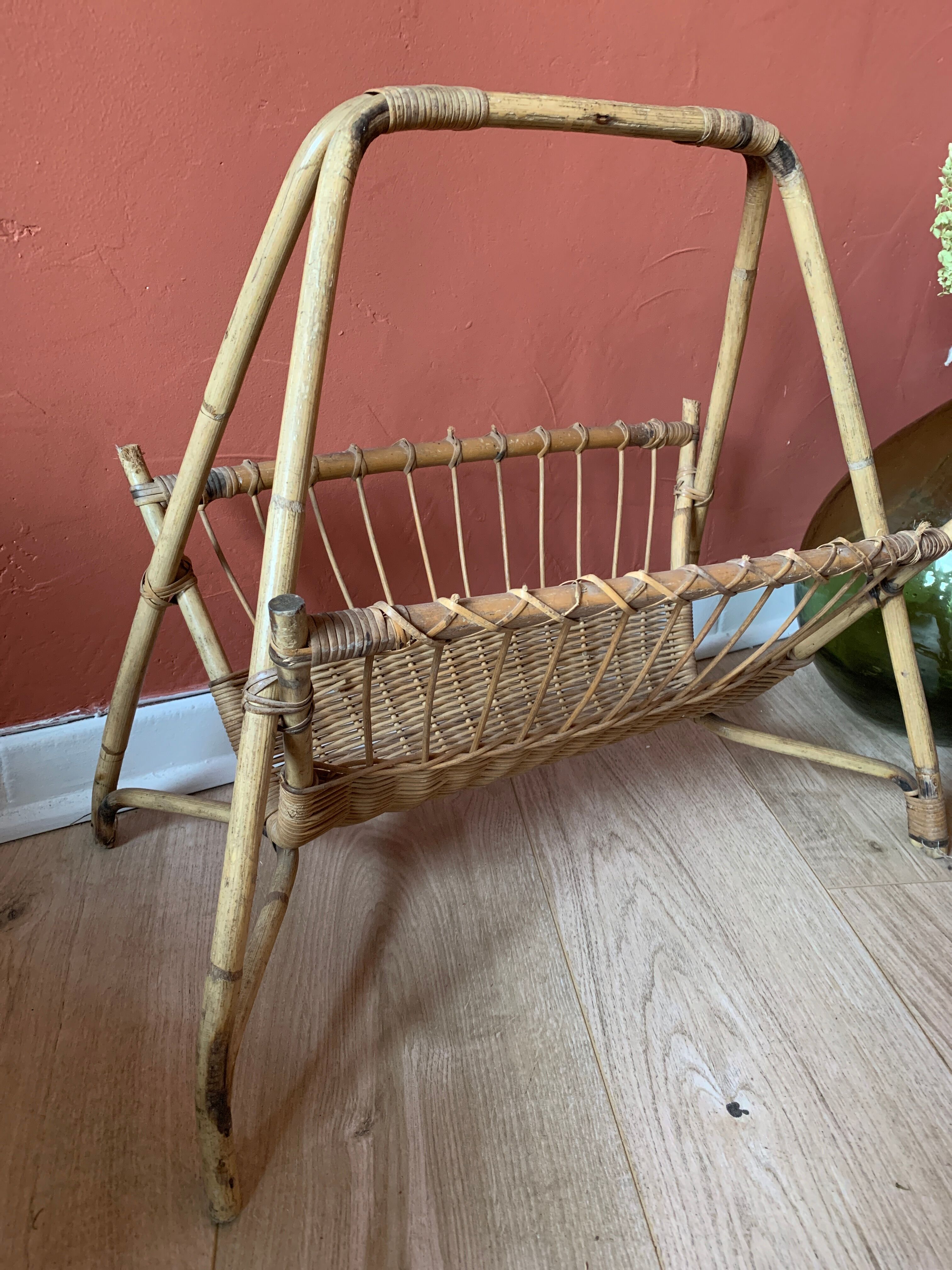 Rattan magazines holder