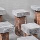 11 tables d’appoint en bois et en pierre du milieu du siècle