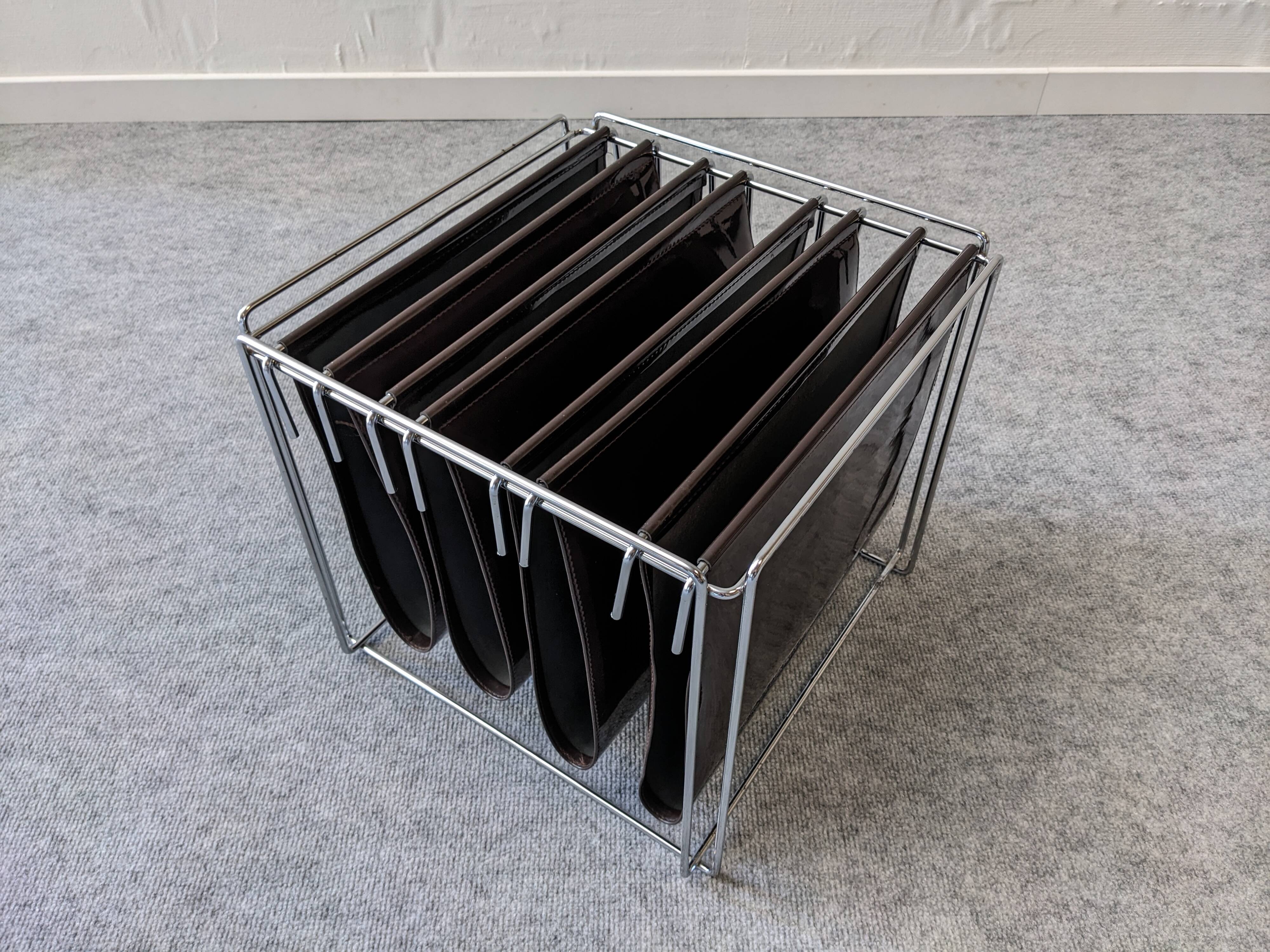 Magazine rack by Gérard Rignault for Group S.A, France around 1970.