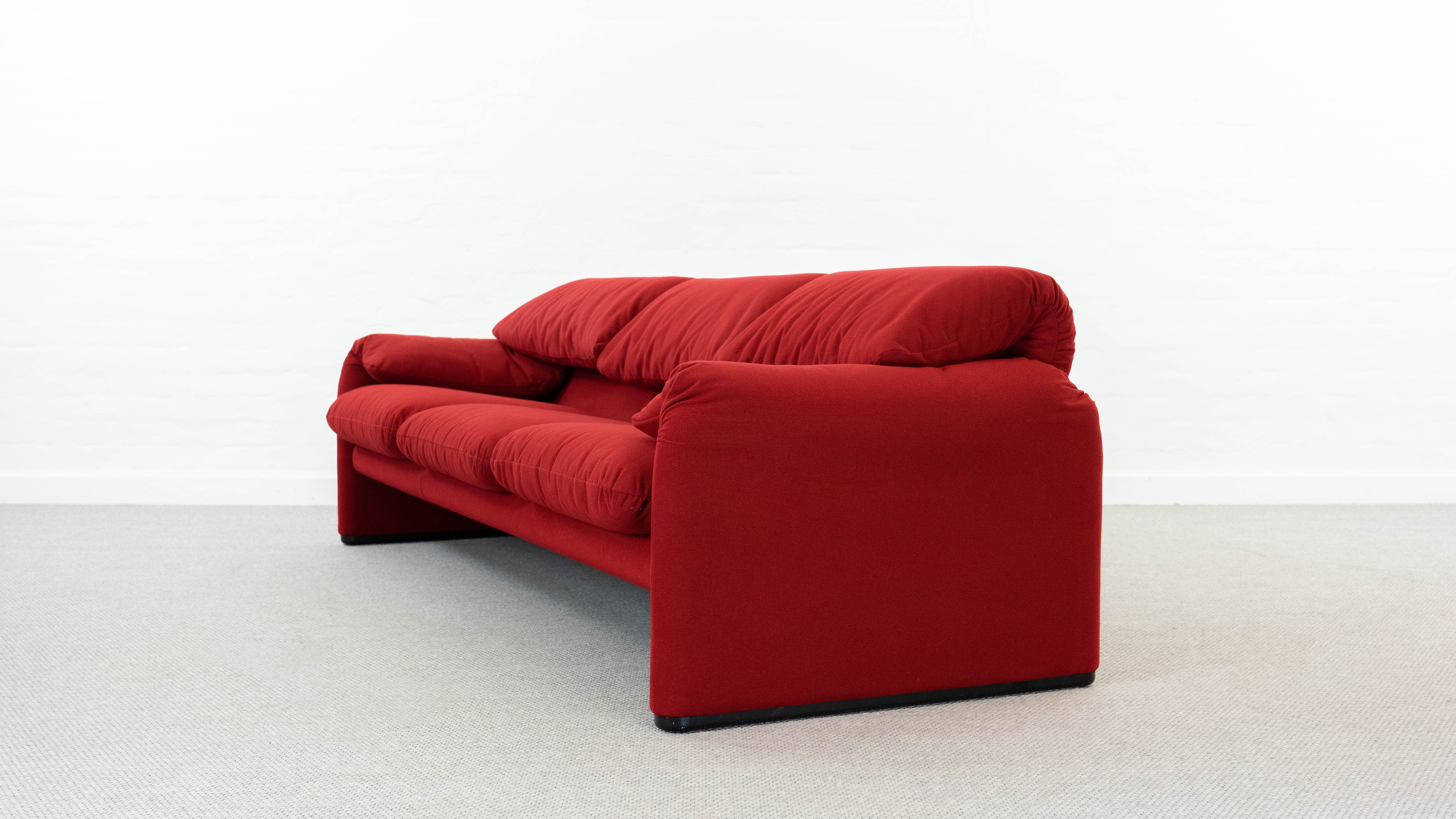 Maralunga 3-seater Sofa red by Vico Magistretti for Cassina, Italy