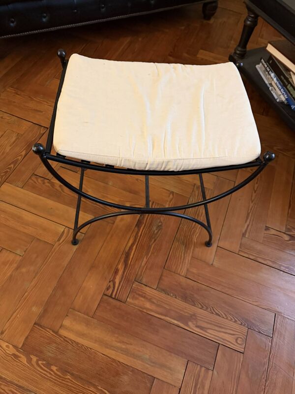 Tabouret curule en fer forgé noir