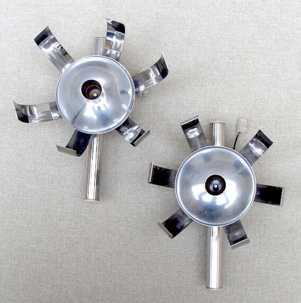 Pair of wall lamps "Fleur de lumière" Trocmé chromed aluminum, 70s