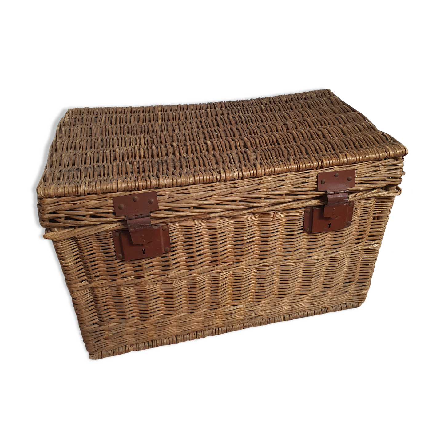 Wicker trunk