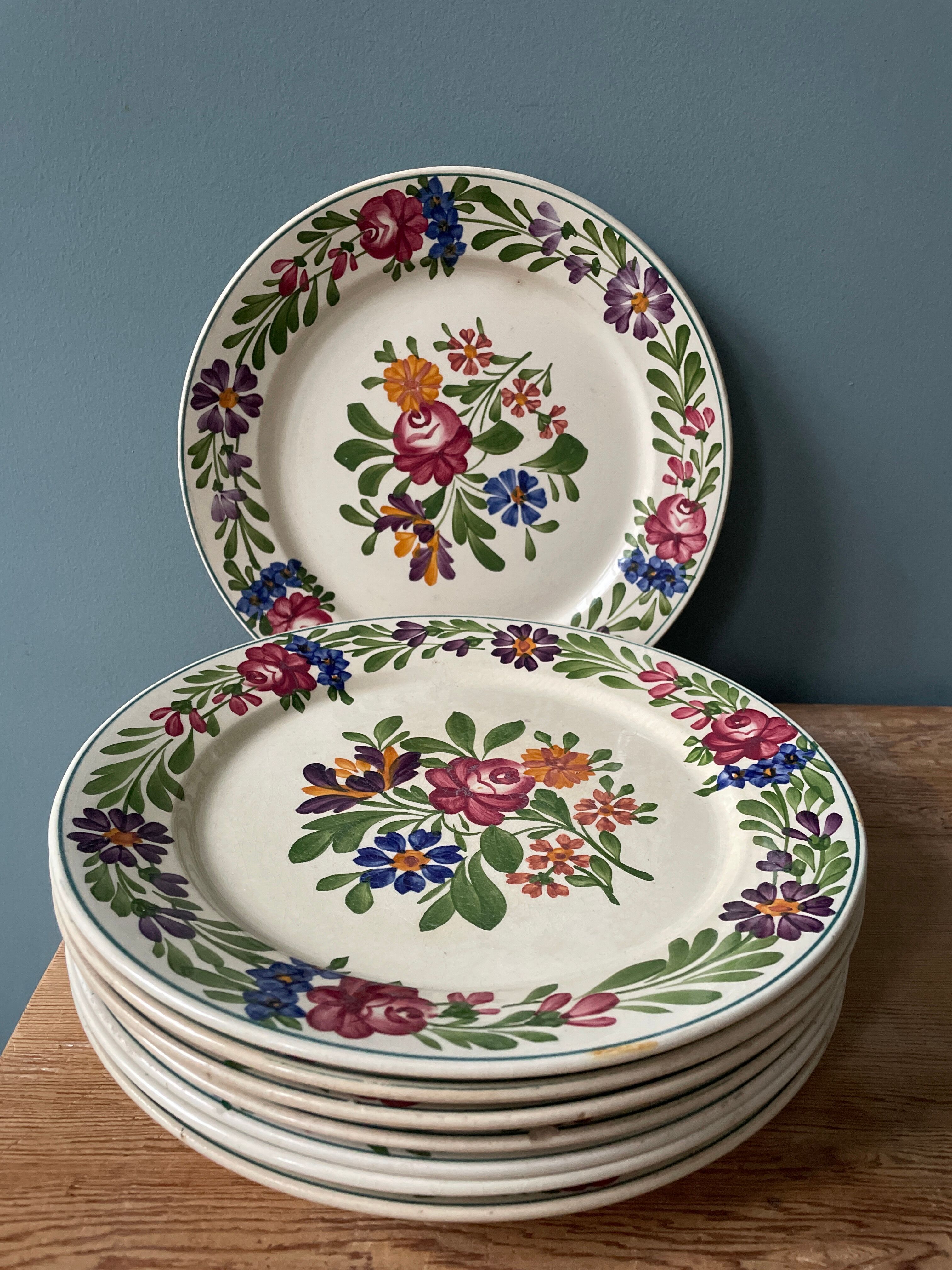 Set of 8 flat plates in Sarreguemines earthenware, model "Rusticana"