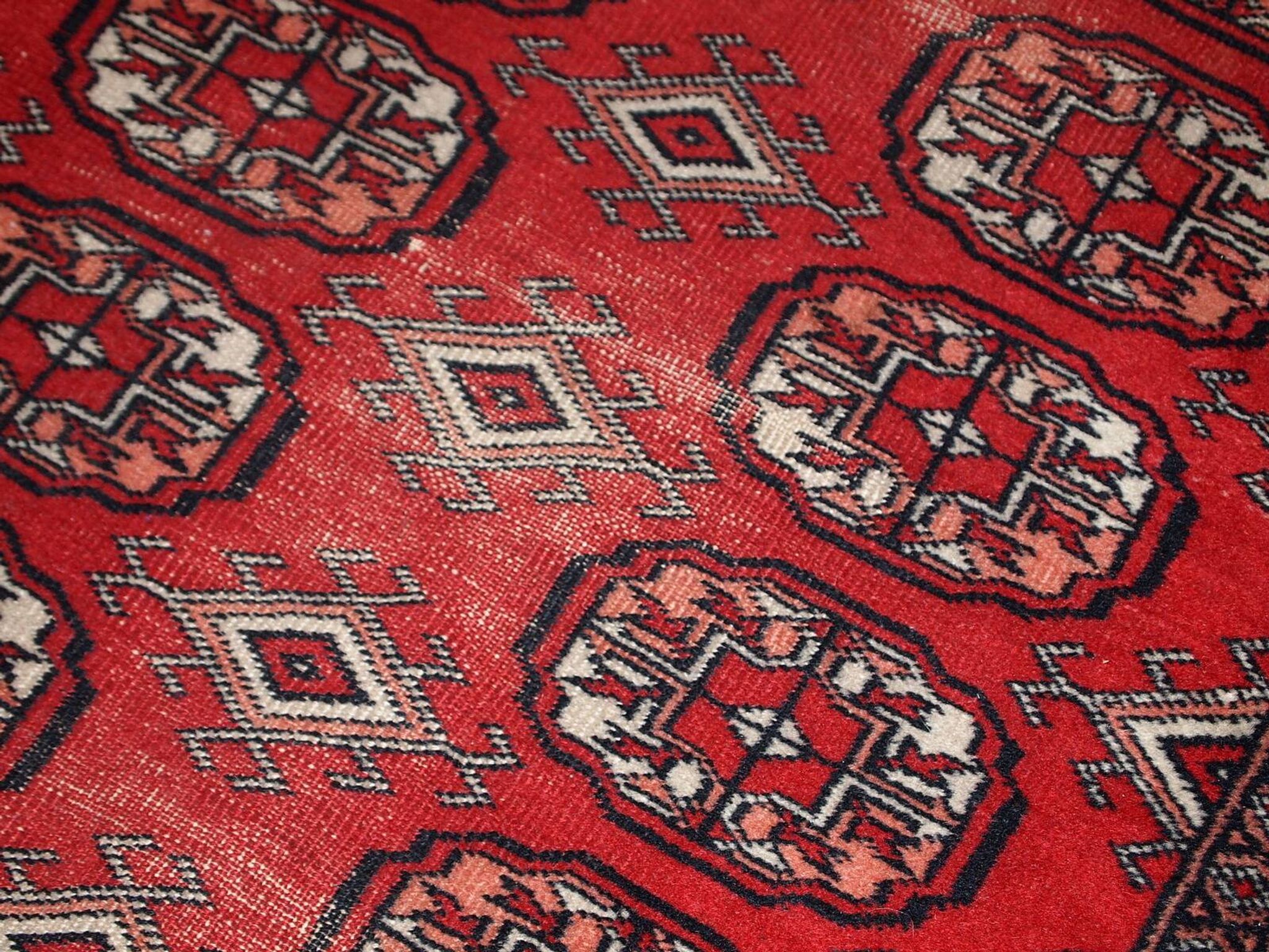 Tapis Vintage Bukhara Uzbek en Laine, Années 1960, Élégance Authentique