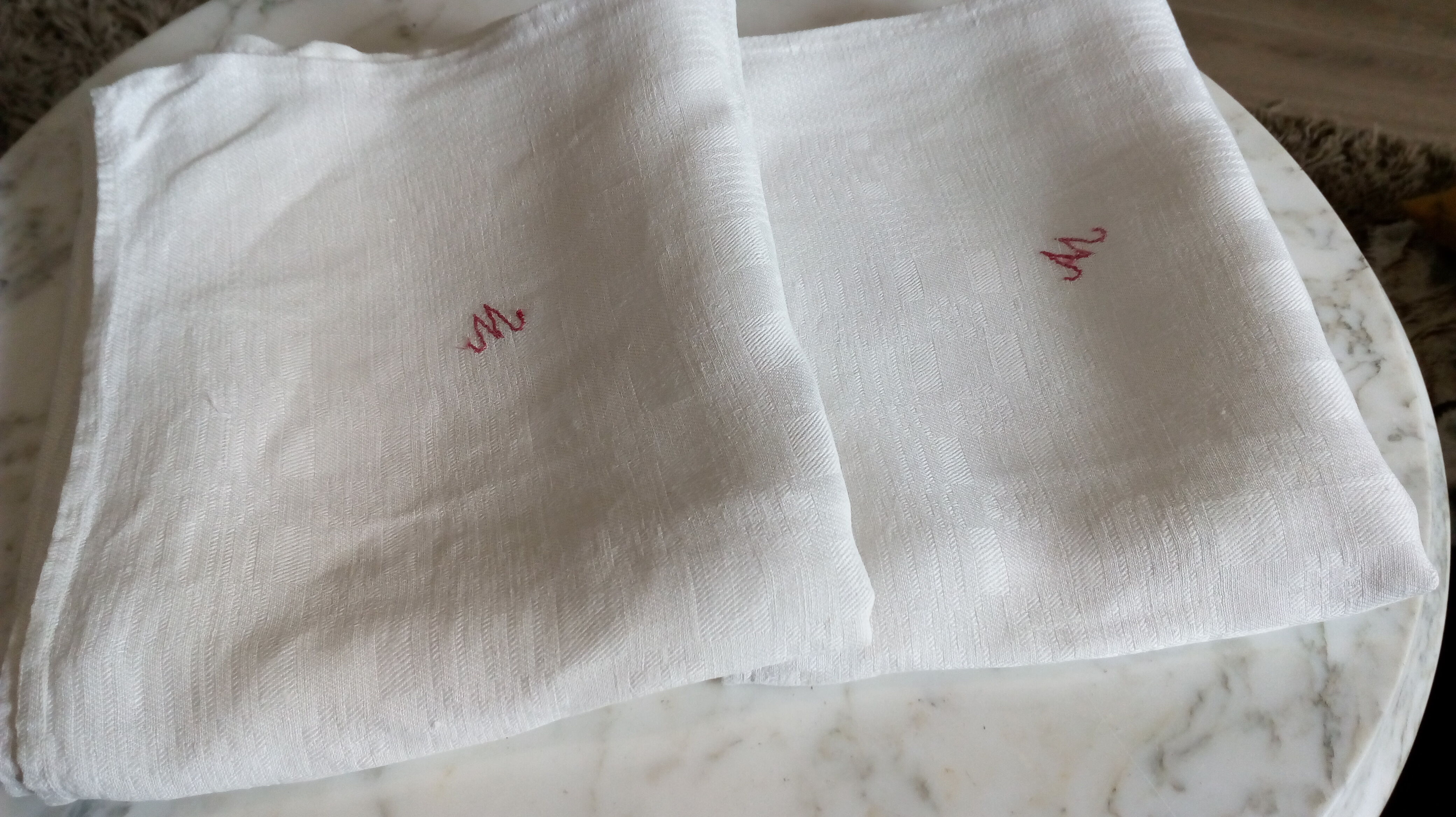 Lot of 2 tea towels