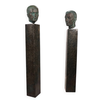 Ensemble de deux bustes en bronze sur stèles en granit par un élève de Georg Kolbe, 1925