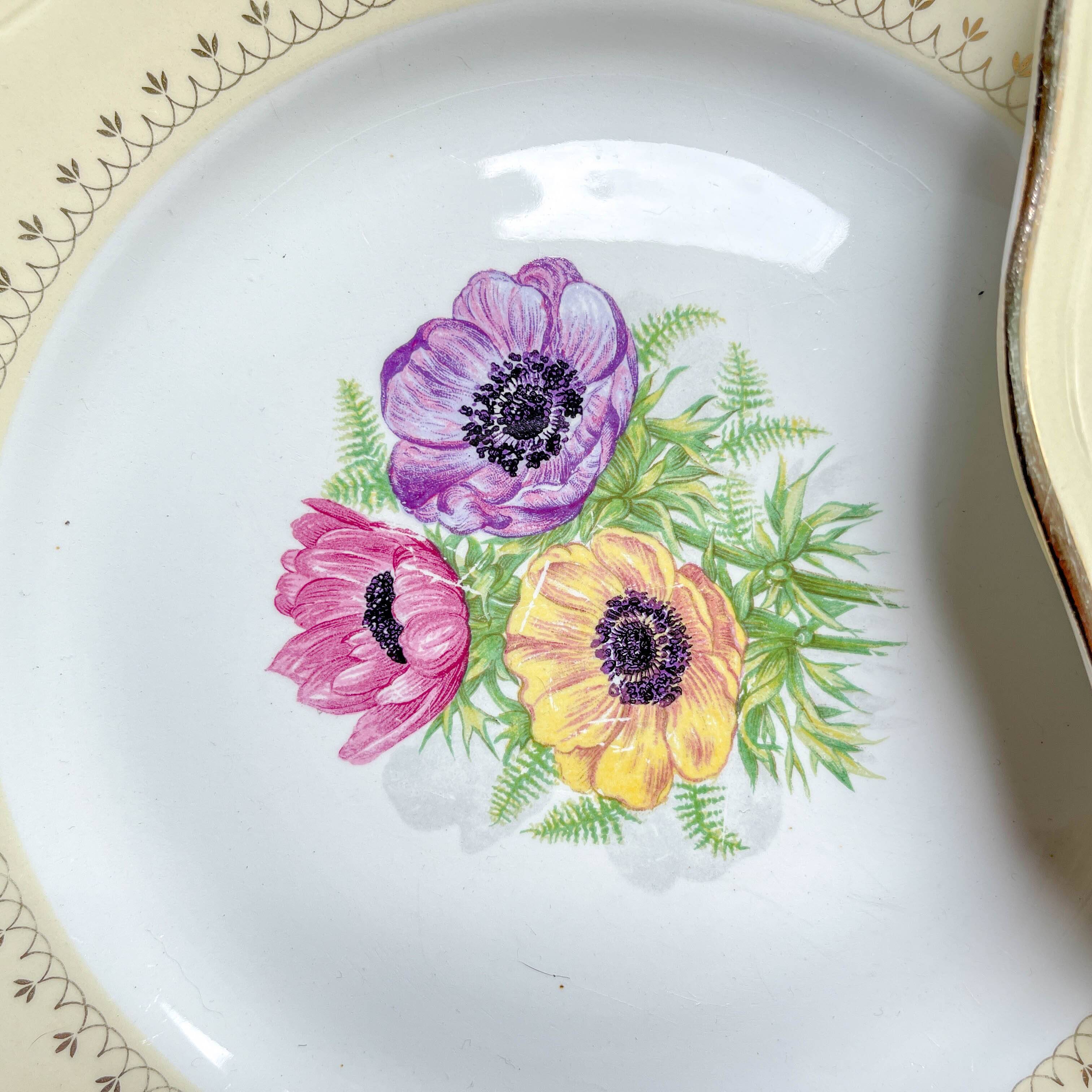 6 vintage porcelain dinner plates with white and golden yellow floral pattern L'Amandinoise "Coopélia" - Vintage floral tableware