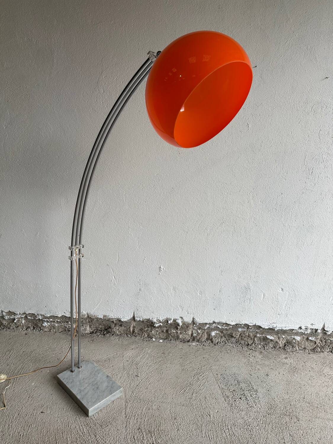 Lampadaire arc orange, design Italien 1970