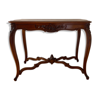 Middle table with brace