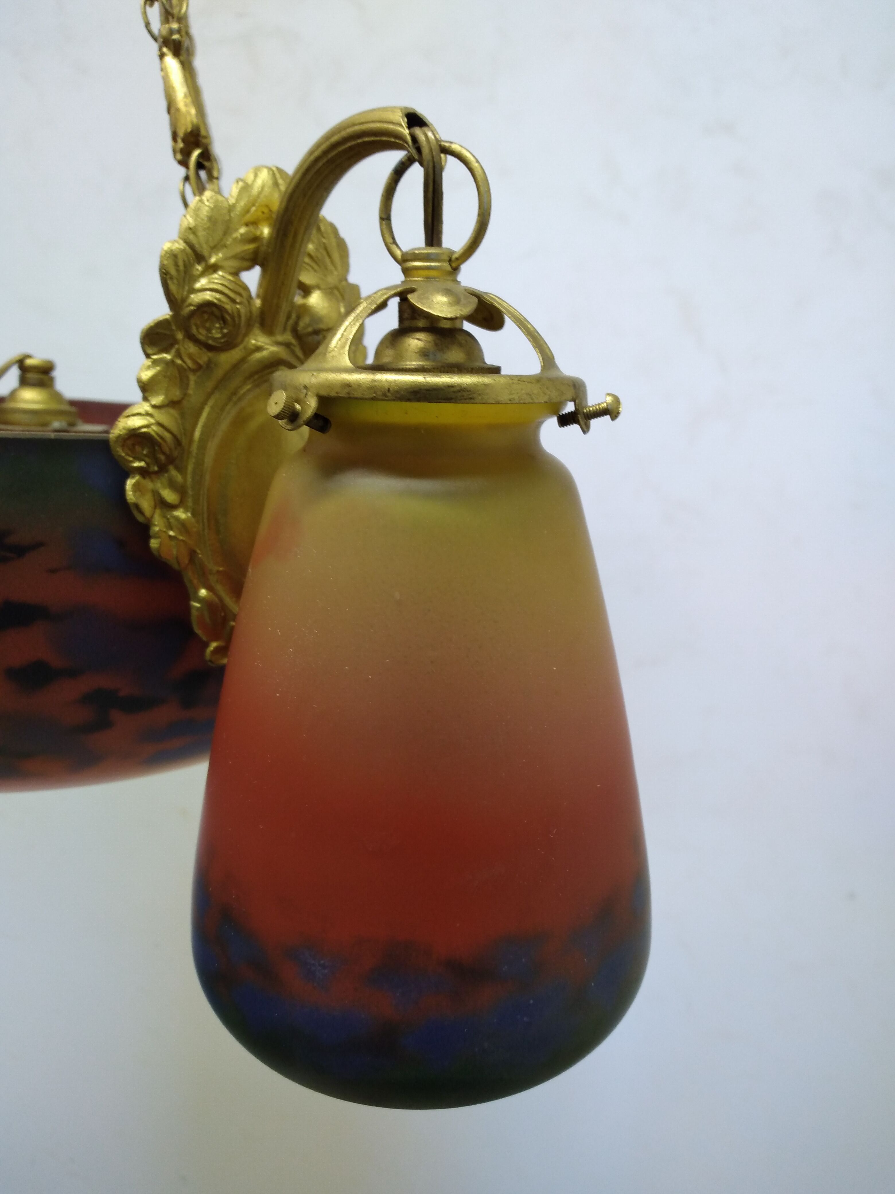 Suspension in art deco glass paste
