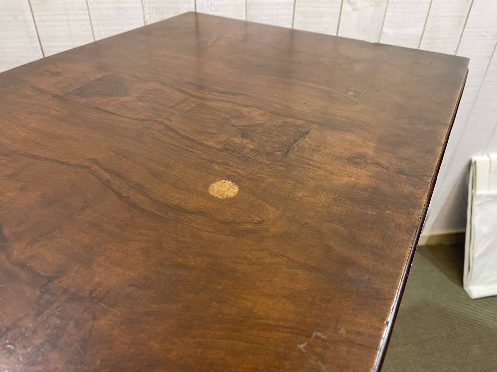 Buffet anglais en noyer des années 1930