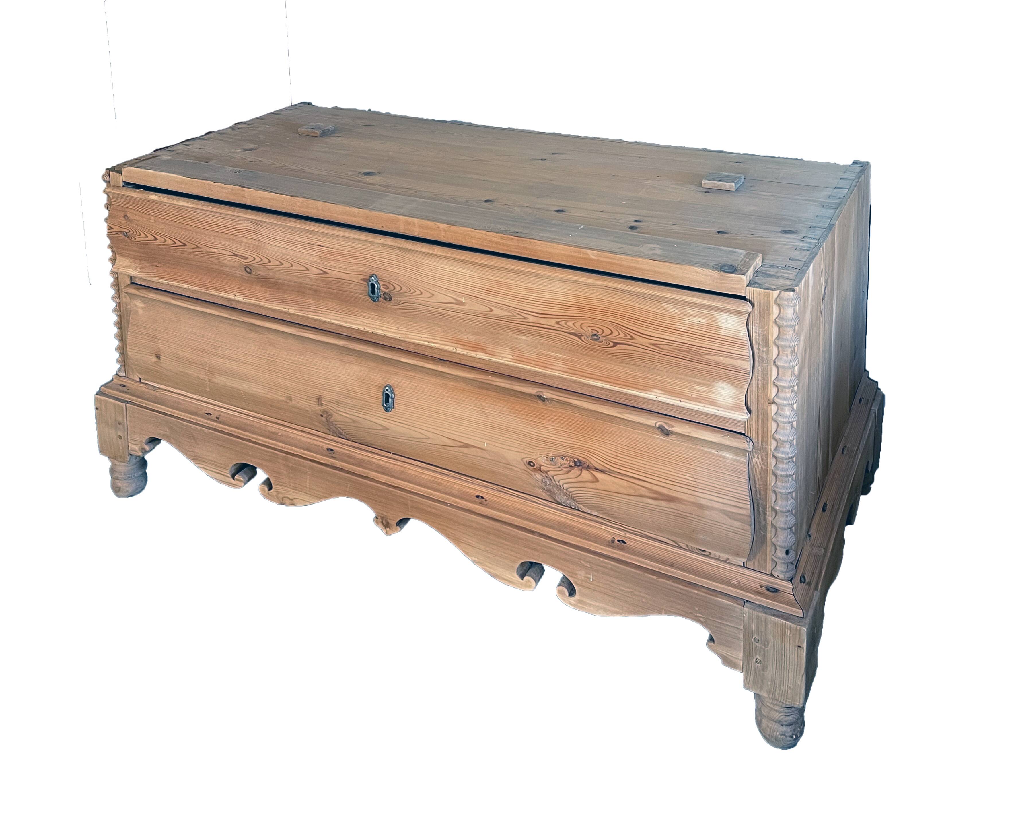 Large 19th century Scandinavian pine chest of drawers