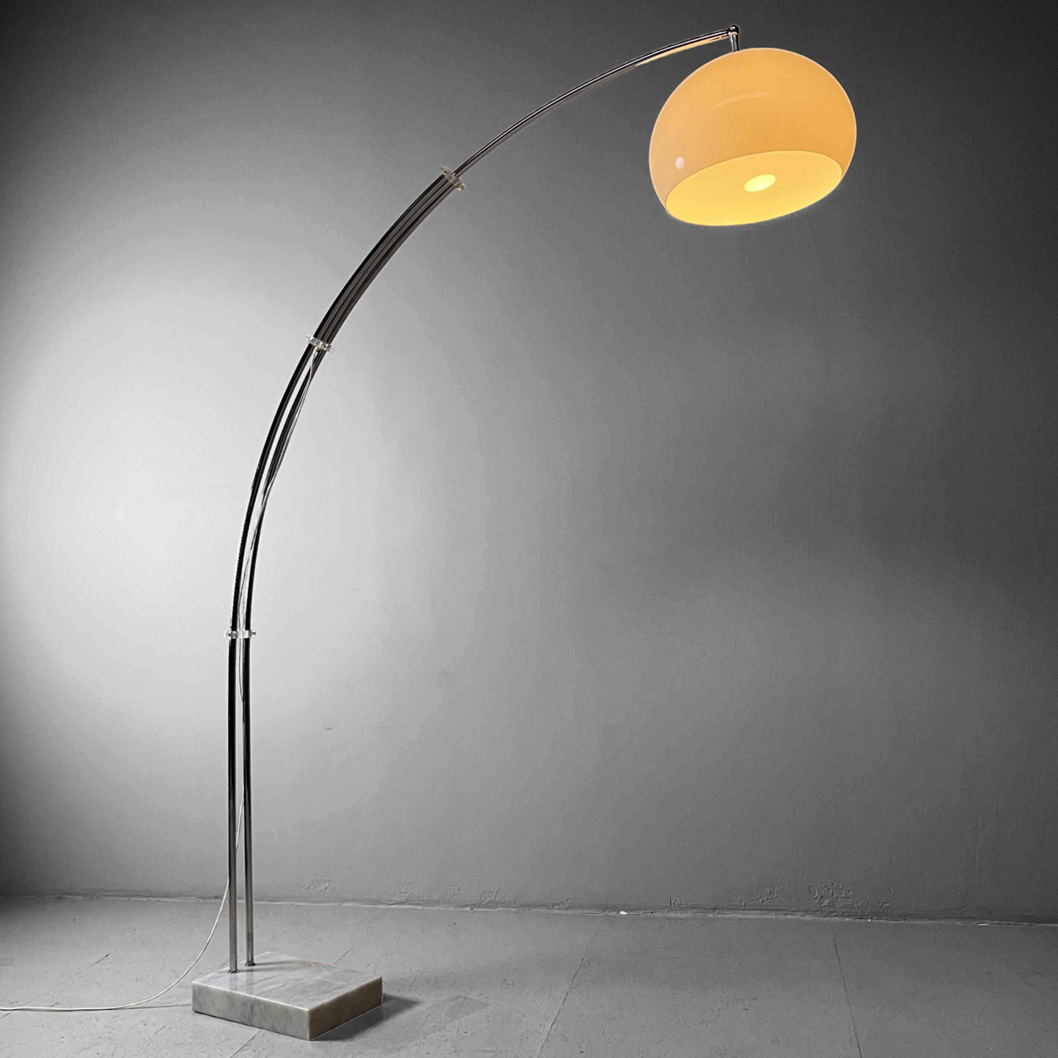 Harvey Guzzini floor lamp Arch with marble base, Italy, 1970