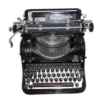 Typewriter Olympia Model 8 - QWERTY 30s
