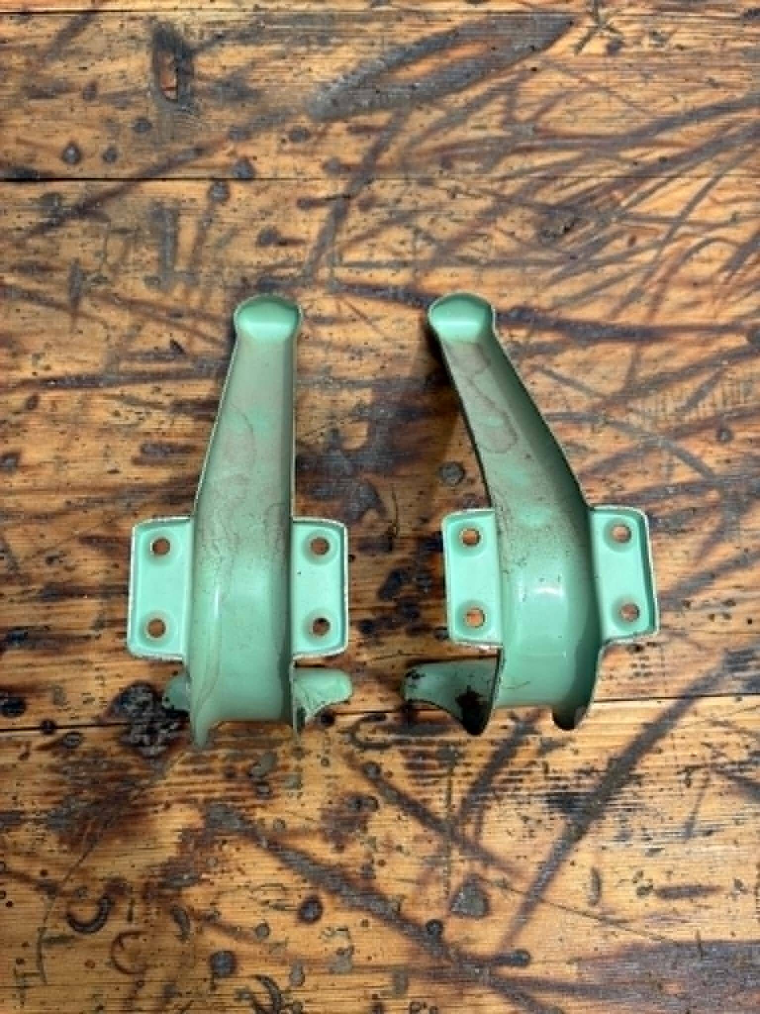 Set of 2 hooks