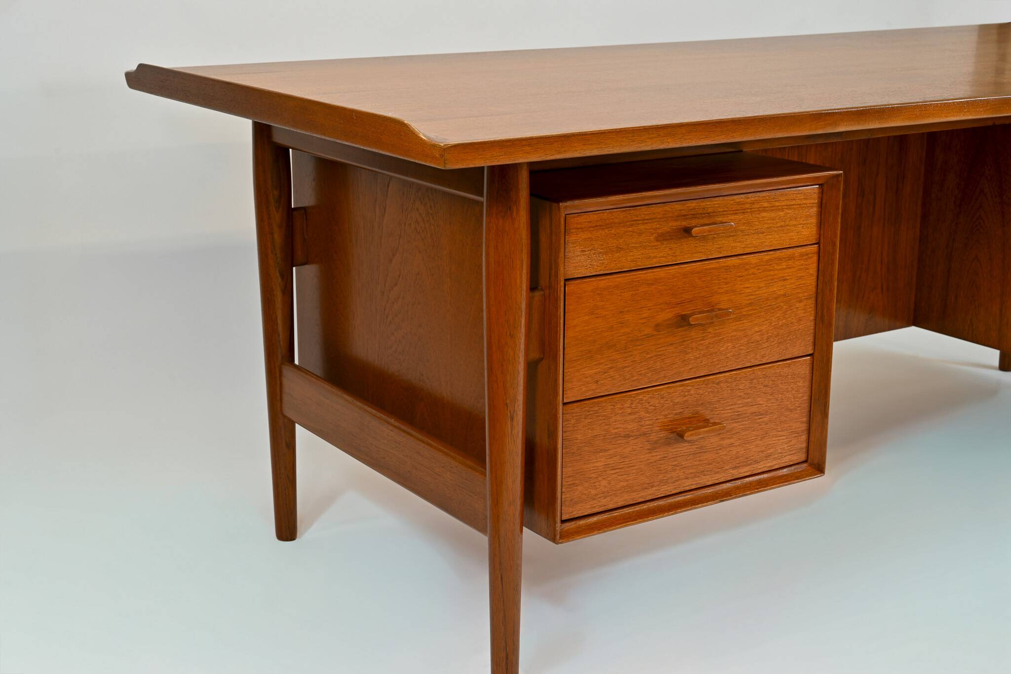 Arne Vodder desk in teak