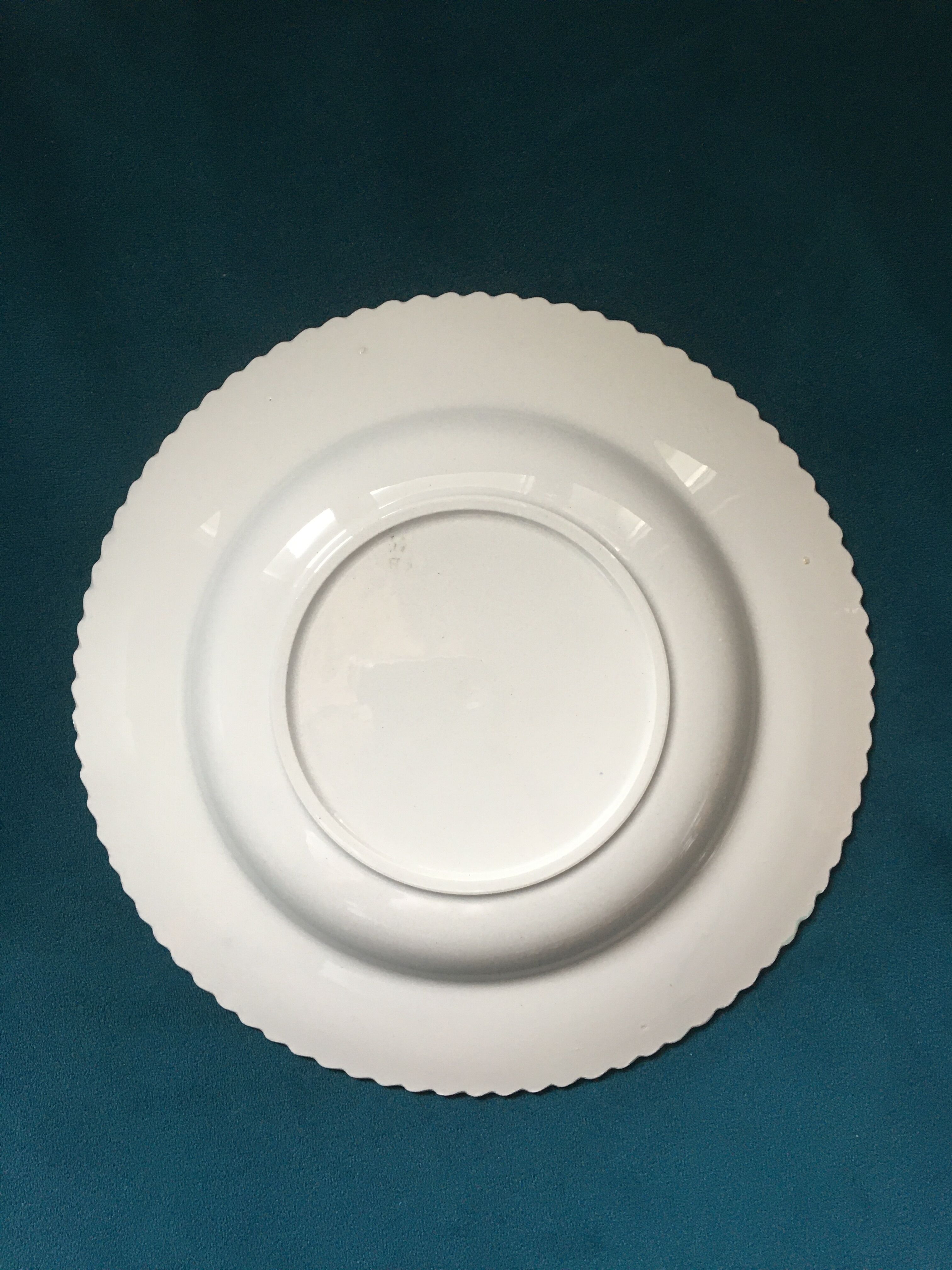 6 yellow and white plates