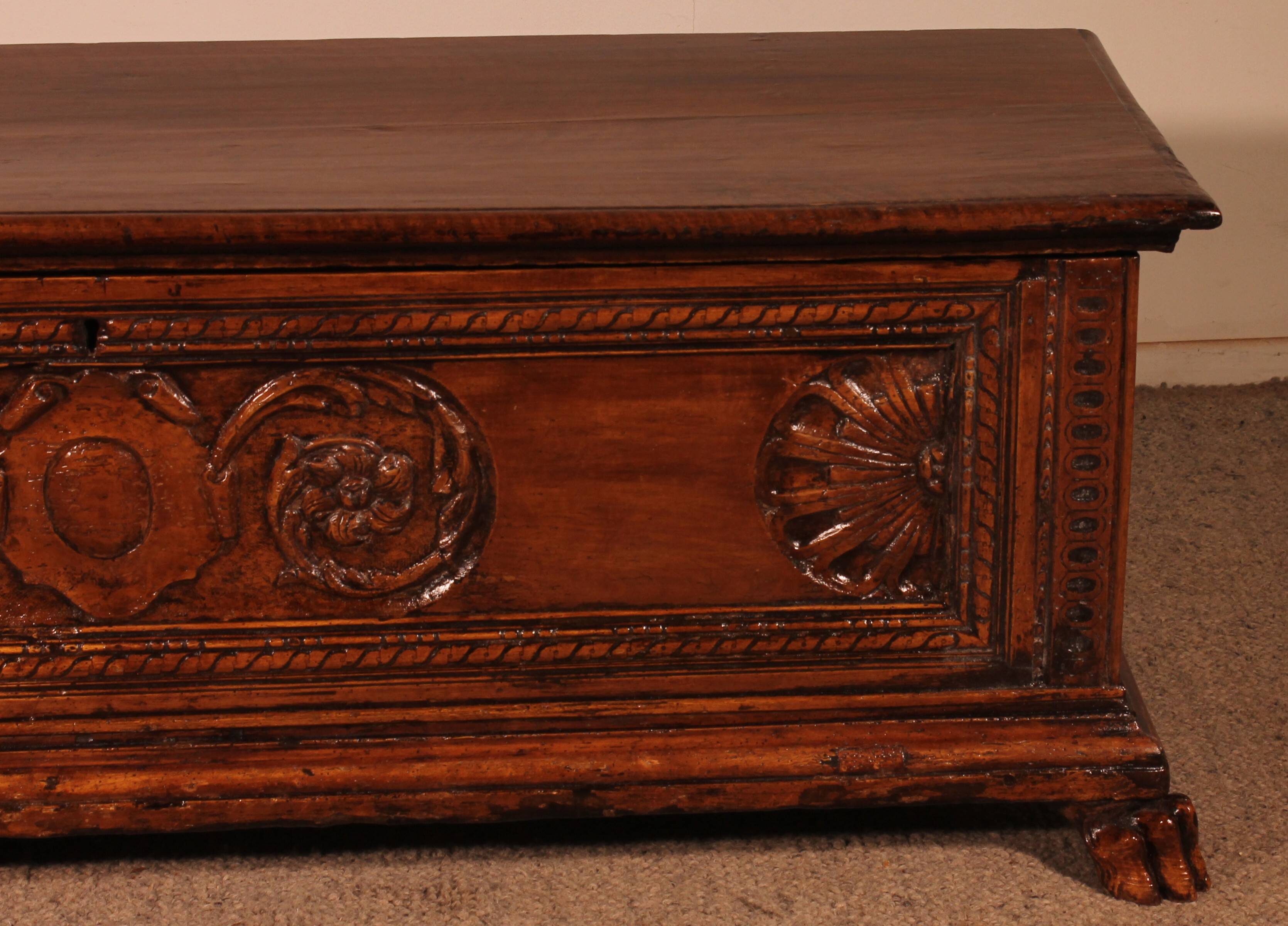 Italian Renaissance walnut chest - circa 1600