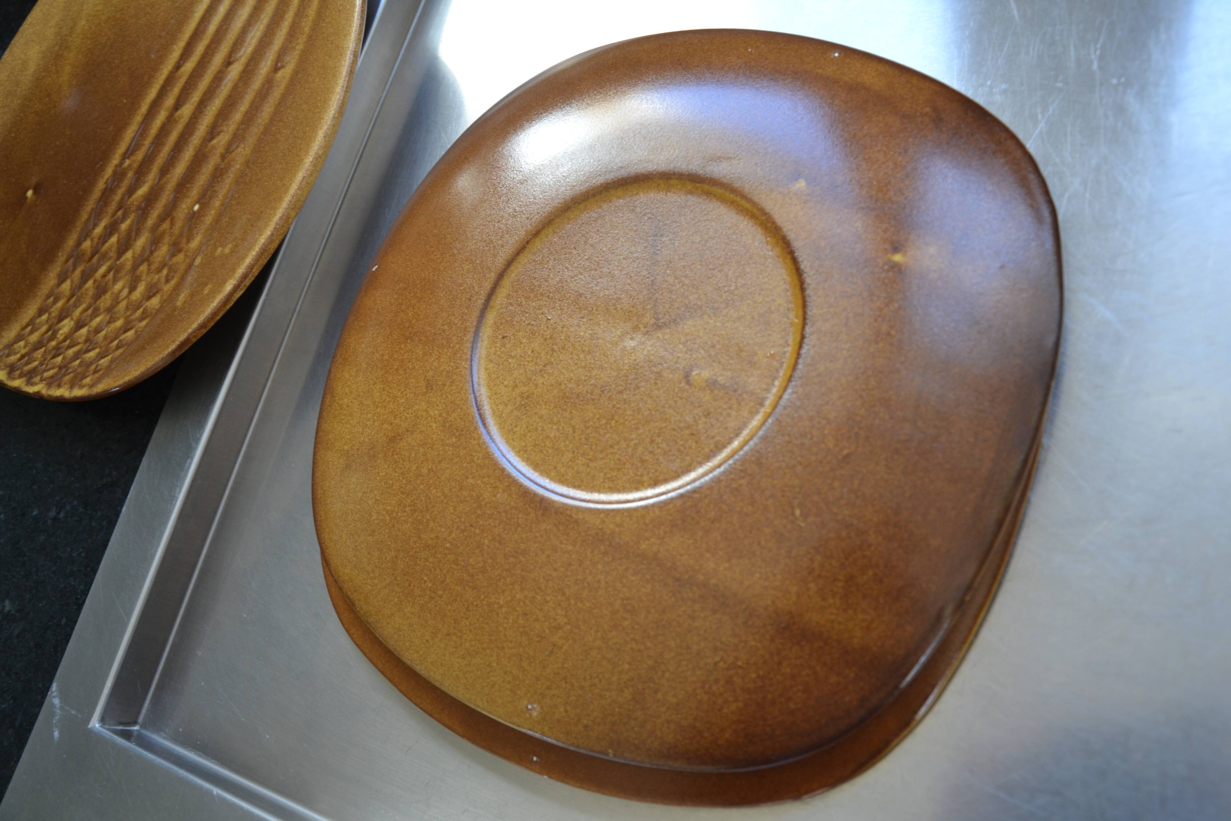 12 flat/asparagus plates from the 70s-80s