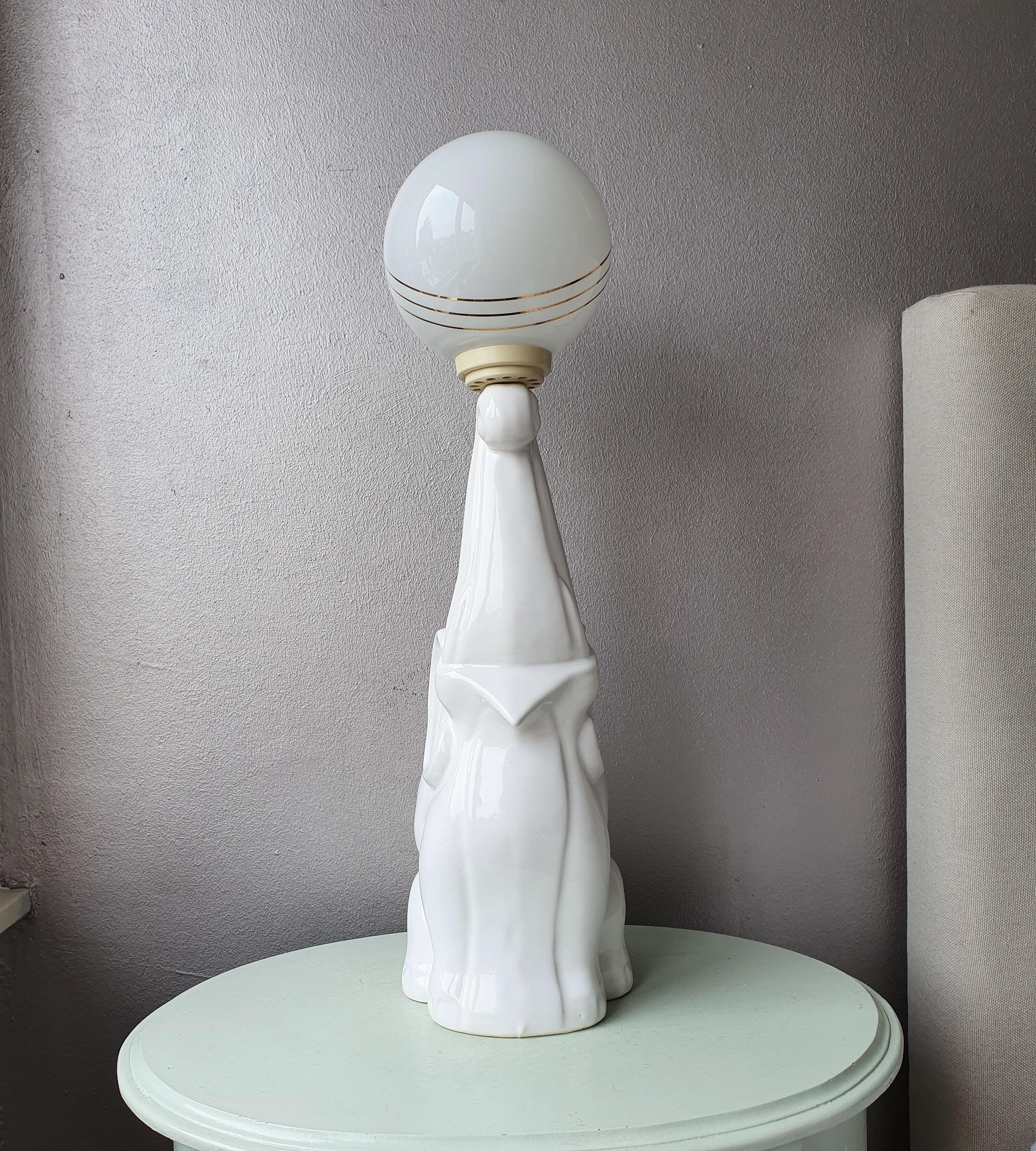 Vintage ceramic elephantlamp/table lamp with bol from the eighties