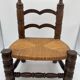Chaise basse brutalisme bois et paille