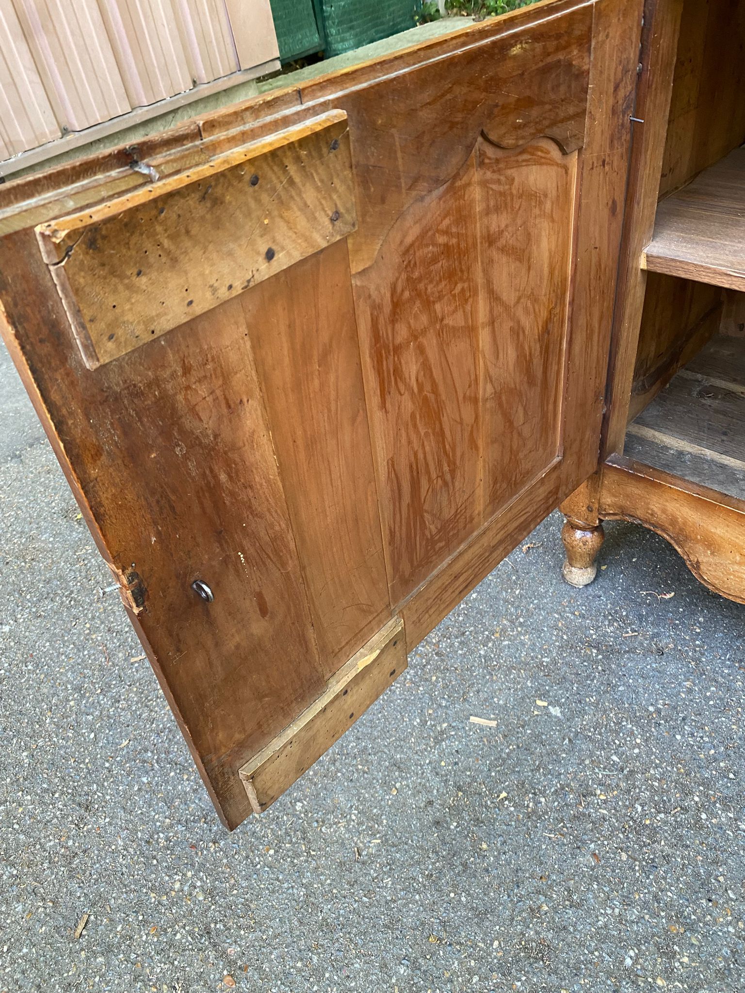 Louis XV buffet in light solid walnut from the 19th century.