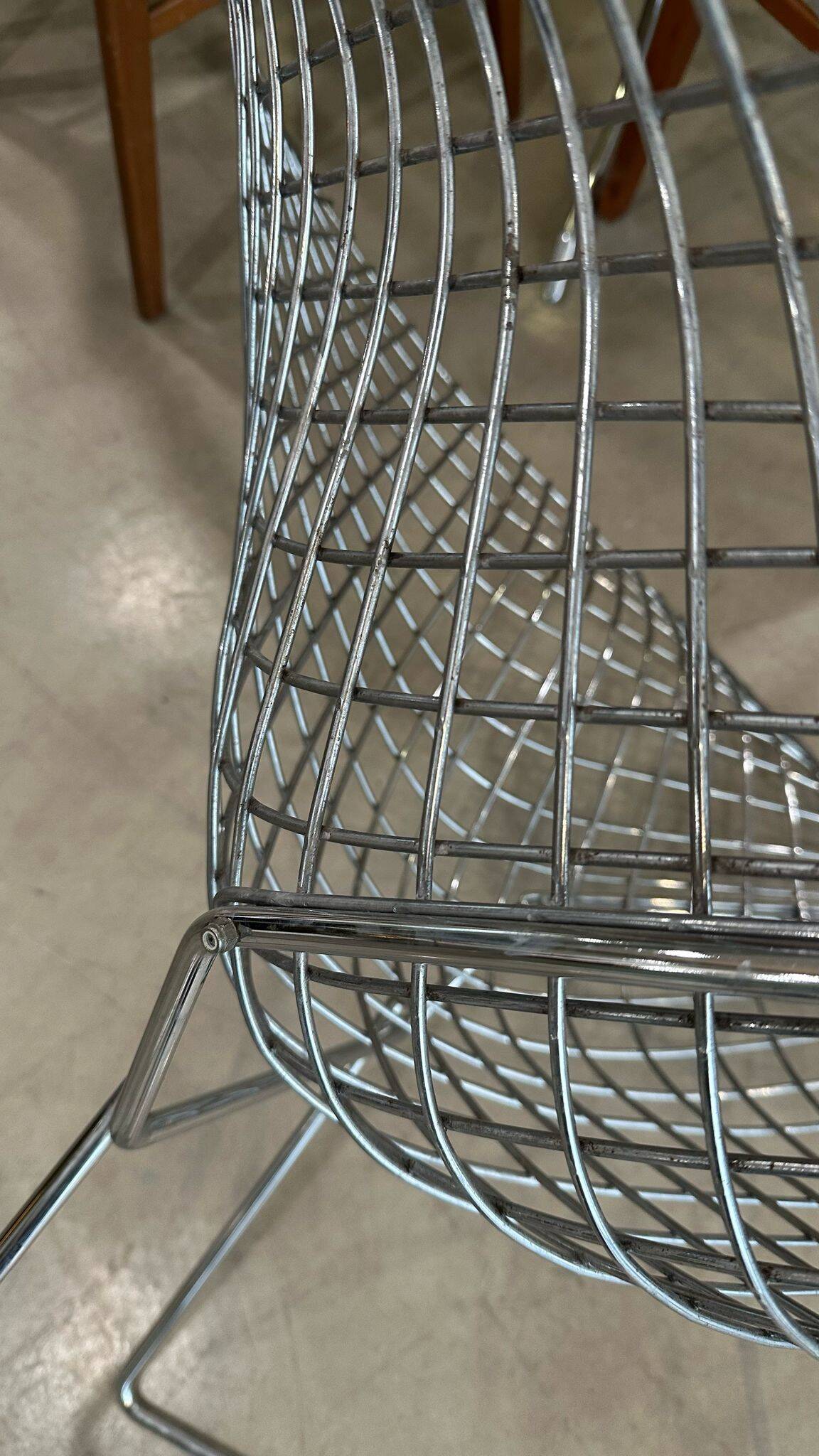 2 Diamond Bertoia armchairs